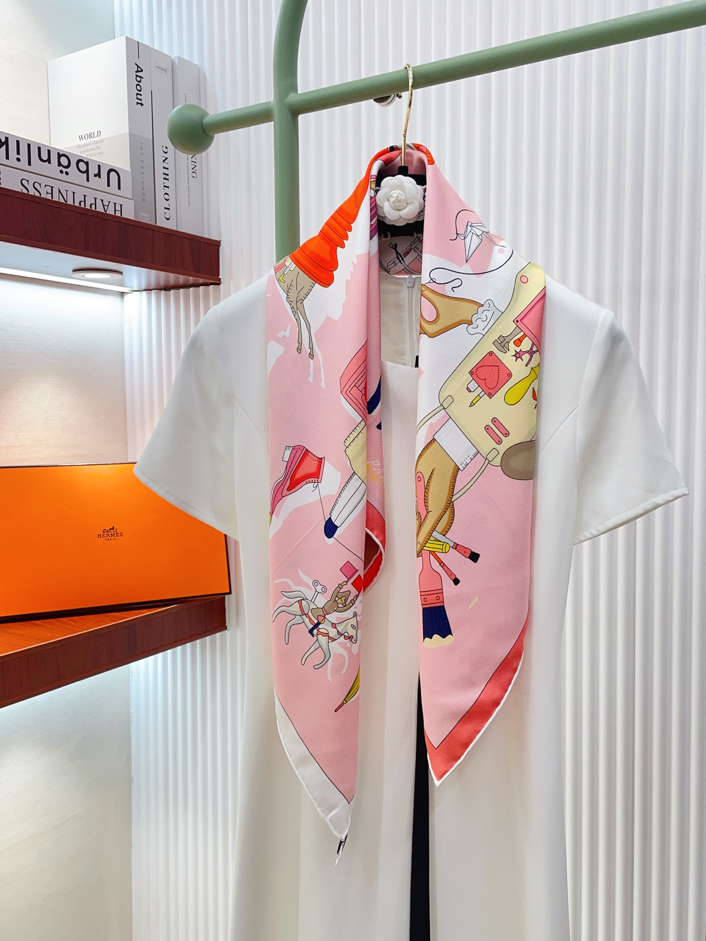 ✨✨【18姆米 双面同色】H**S真丝新款🆕👏👏买了都说好看‼️推荐💕【精巧错觉 90】真丝方巾，顶级工