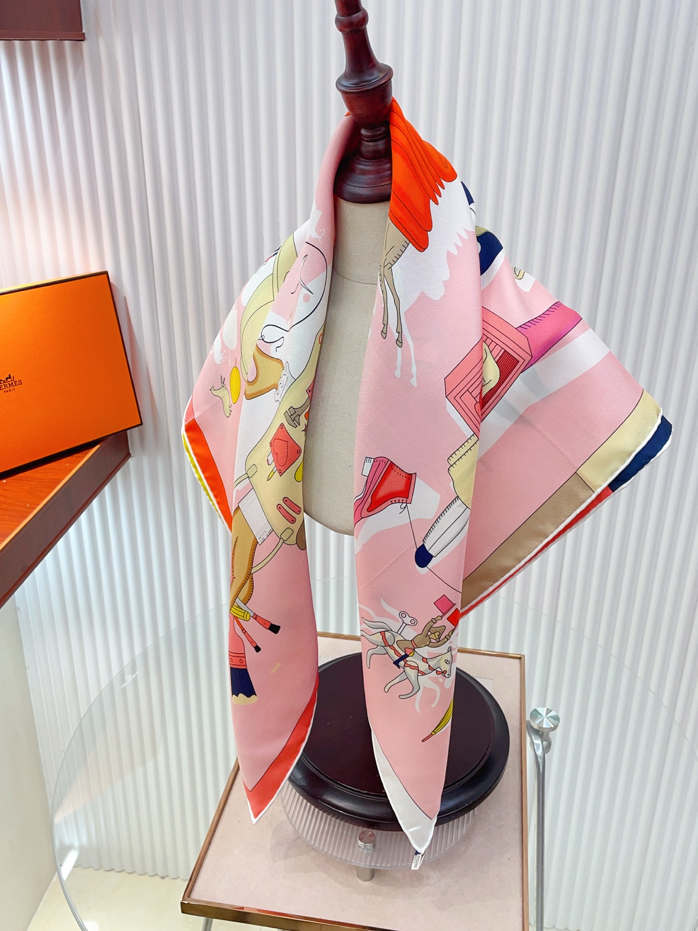 ✨✨【18姆米 双面同色】H**S真丝新款🆕👏👏买了都说好看‼️推荐💕【精巧错觉 90】真丝方巾，顶级工