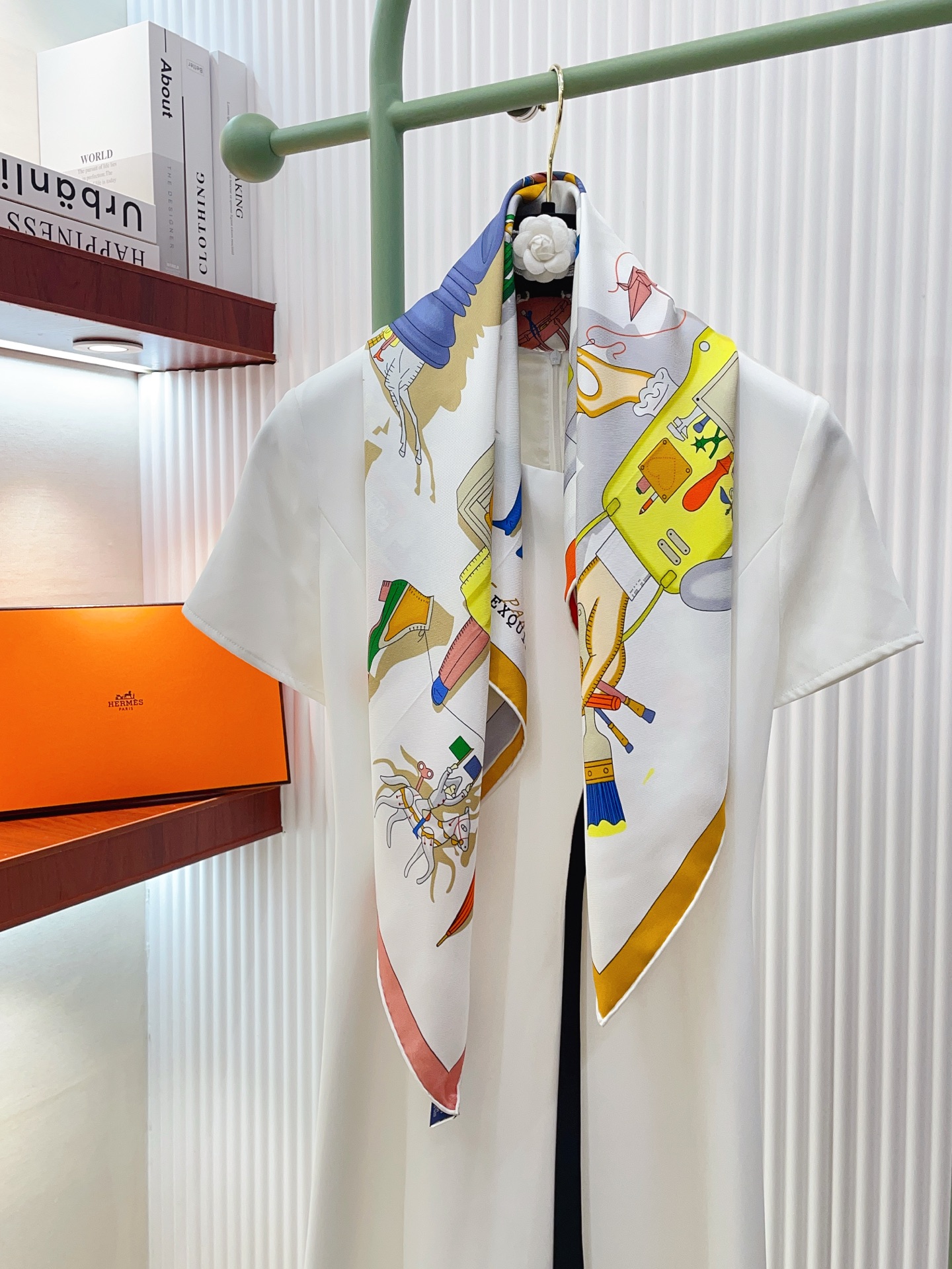 ✨✨【18姆米 双面同色】H**S真丝新款🆕👏👏买了都说好看‼️推荐💕【精巧错觉 90】真丝方巾，顶级工