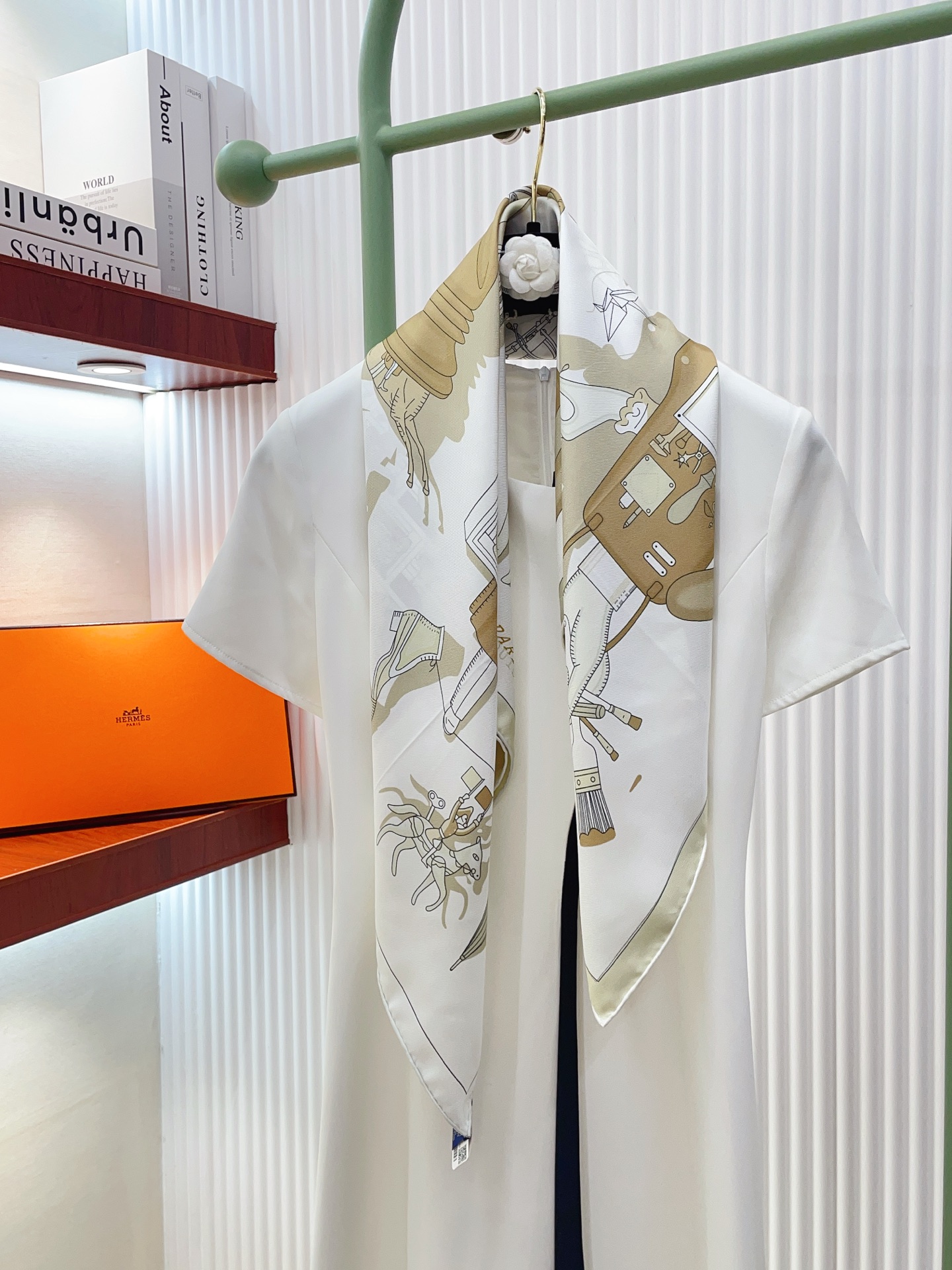 ✨✨【18姆米 双面同色】H**S真丝新款🆕👏👏买了都说好看‼️推荐💕【精巧错觉 90】真丝方巾，顶级工