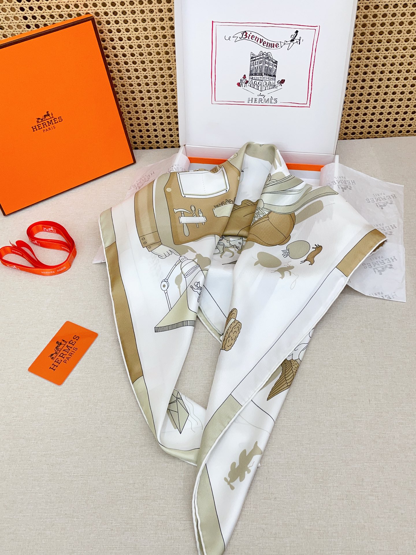 ✨✨【18姆米 双面同色】H**S真丝新款🆕👏👏买了都说好看‼️推荐💕【精巧错觉 90】真丝方巾，顶级工