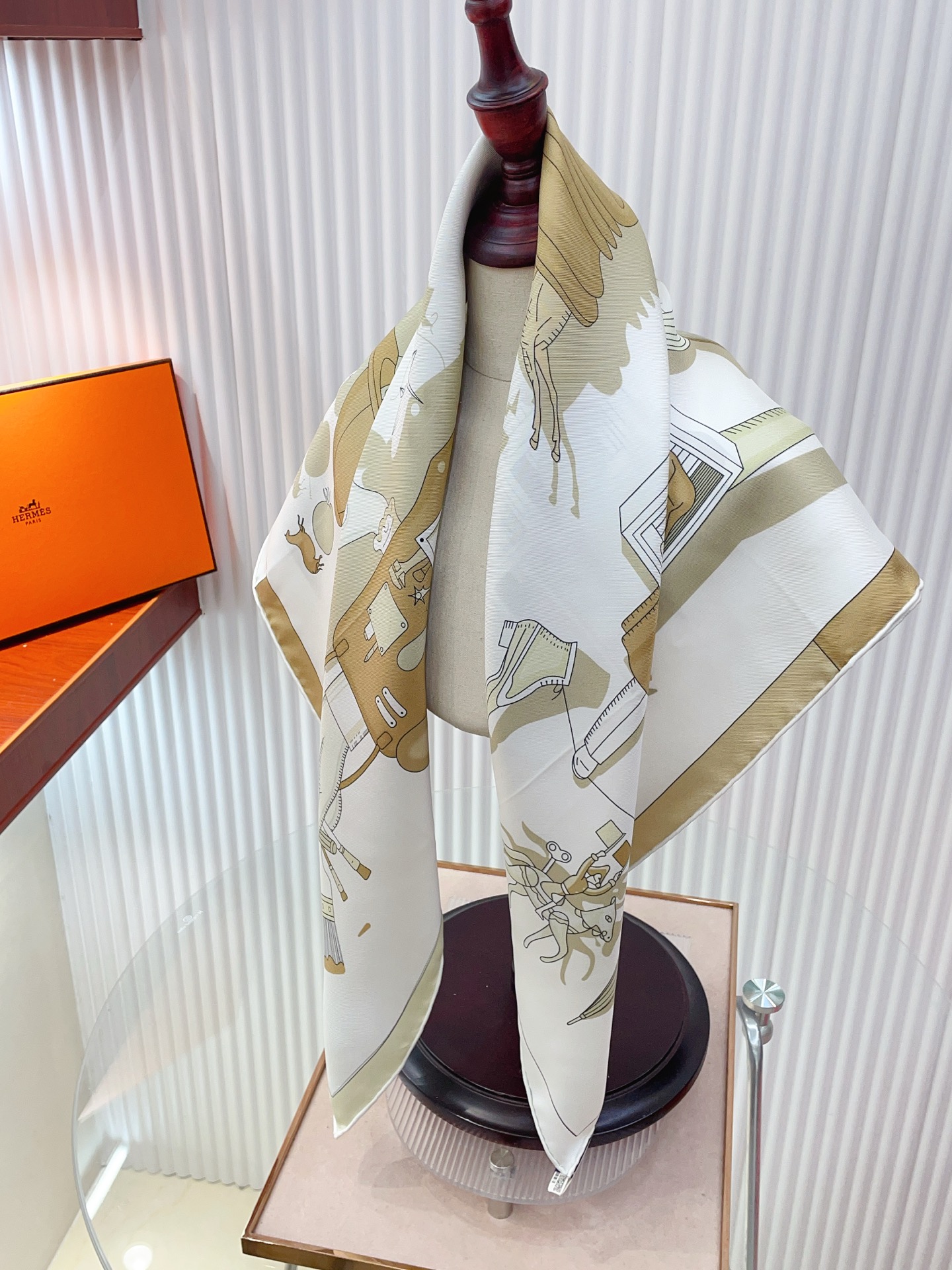 ✨✨【18姆米 双面同色】H**S真丝新款🆕👏👏买了都说好看‼️推荐💕【精巧错觉 90】真丝方巾，顶级工