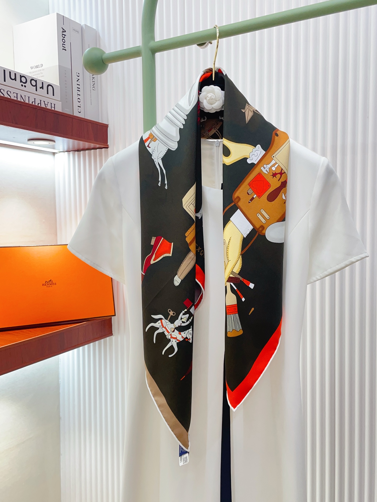 ✨✨【18姆米 双面同色】H**S真丝新款🆕👏👏买了都说好看‼️推荐💕【精巧错觉 90】真丝方巾，顶级工