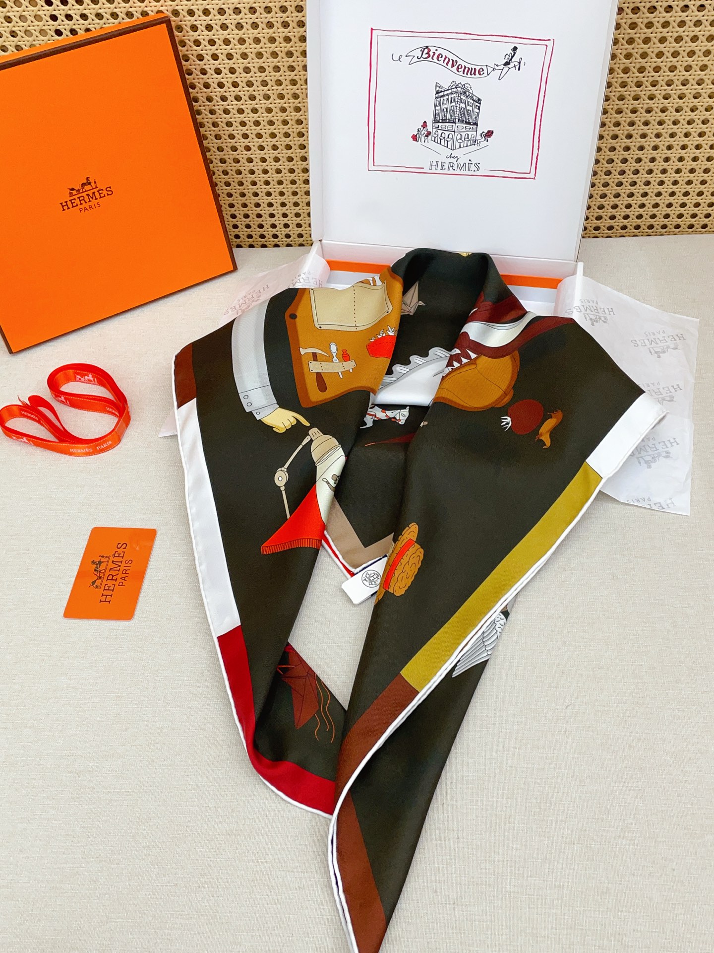 ✨✨【18姆米 双面同色】H**S真丝新款🆕👏👏买了都说好看‼️推荐💕【精巧错觉 90】真丝方巾，顶级工