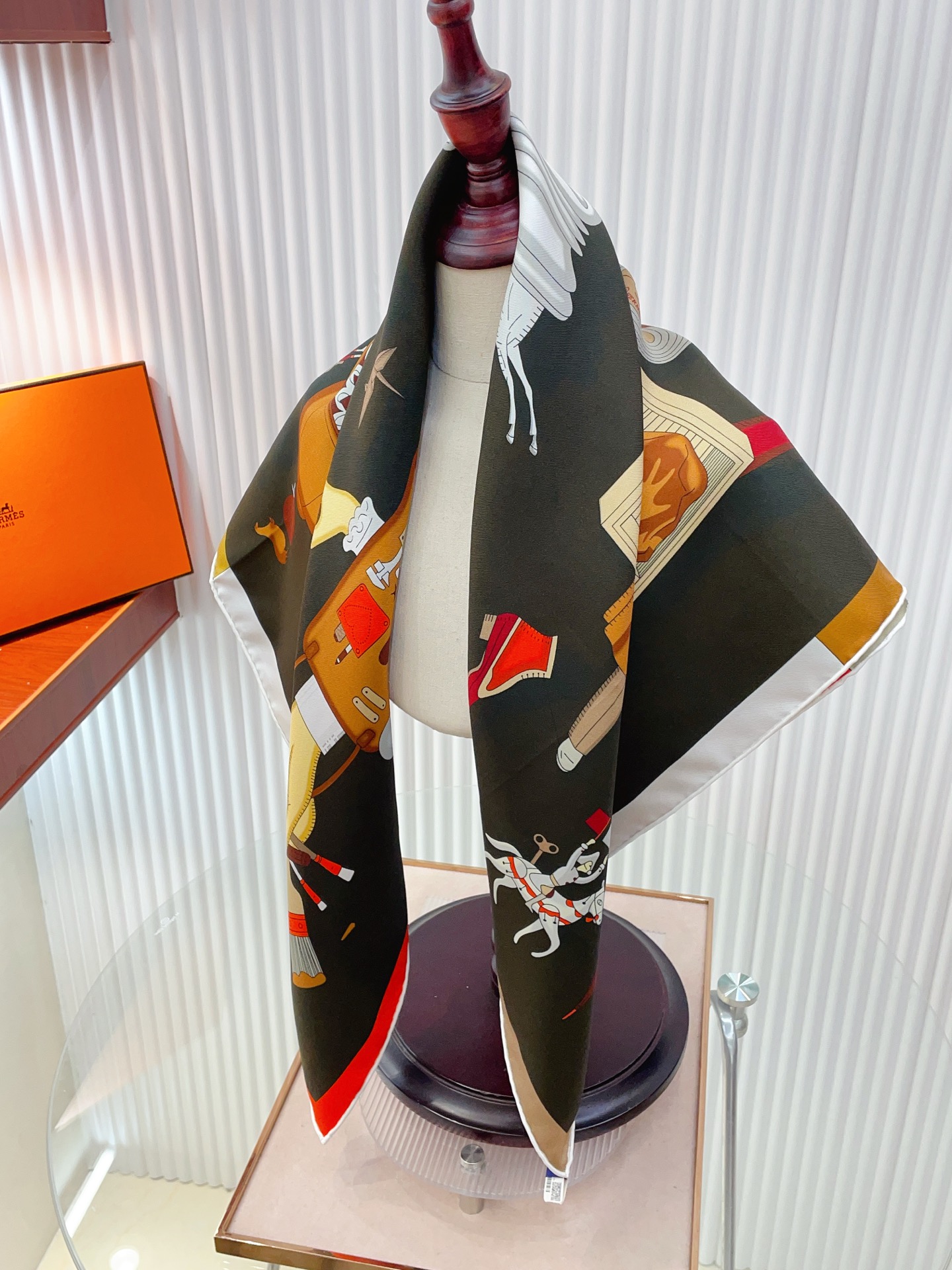 ✨✨【18姆米 双面同色】H**S真丝新款🆕👏👏买了都说好看‼️推荐💕【精巧错觉 90】真丝方巾，顶级工