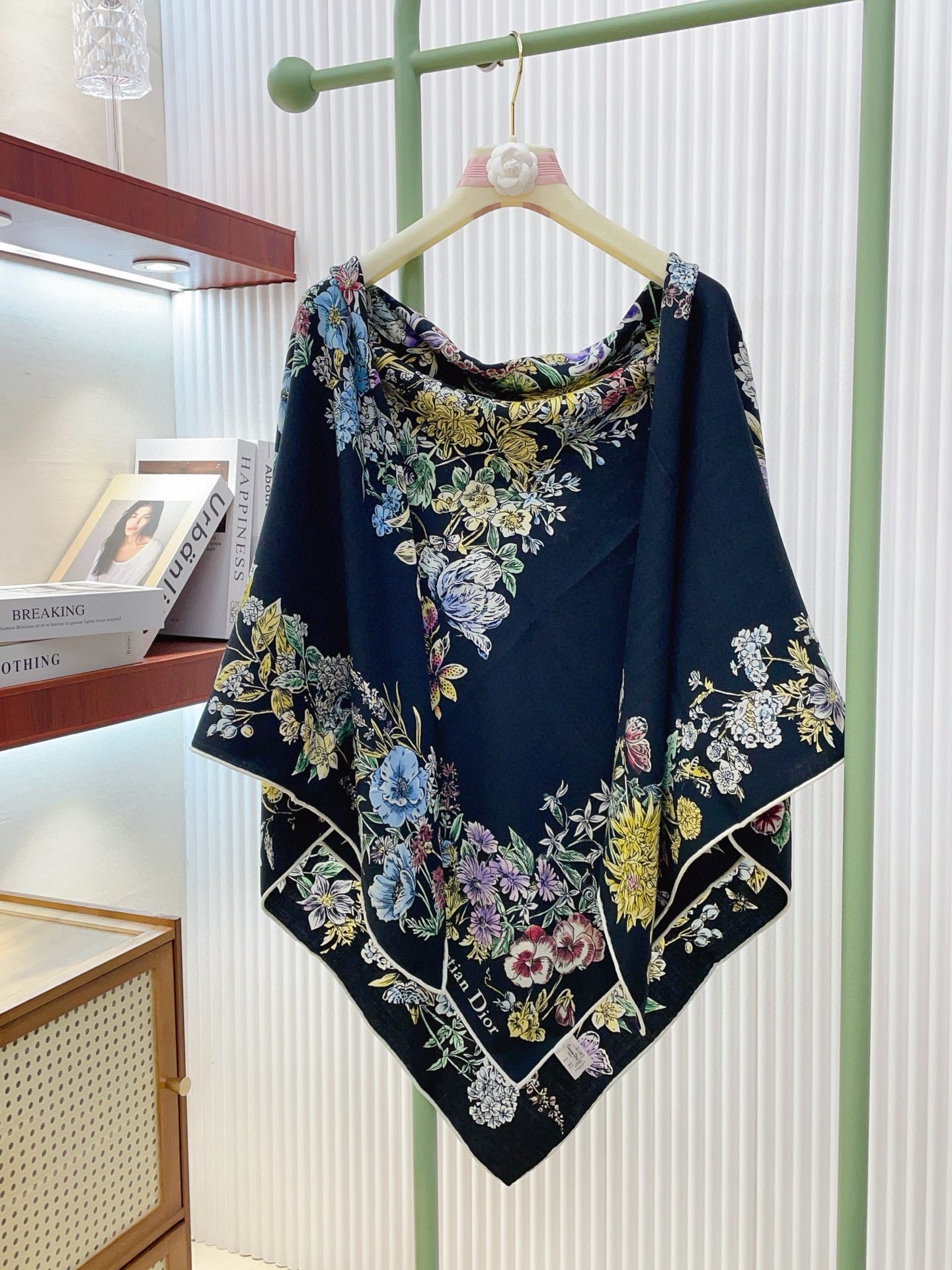 ✨✨【双面同色 丝毛款】CD家羊绒新款 买了都说好看‼️推荐💕双面同色羊绒方巾‼️D家ZG爆款🎁💟立体呈