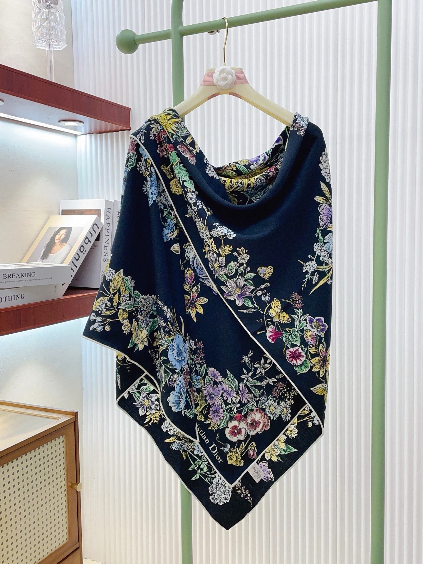 ✨✨【双面同色 丝毛款】CD家羊绒新款 买了都说好看‼️推荐💕双面同色羊绒方巾‼️D家ZG爆款🎁💟立体呈