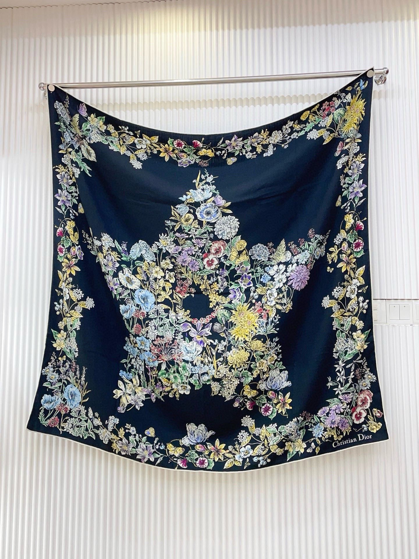 ✨✨【双面同色 丝毛款】CD家羊绒新款 买了都说好看‼️推荐💕双面同色羊绒方巾‼️D家ZG爆款🎁💟立体呈