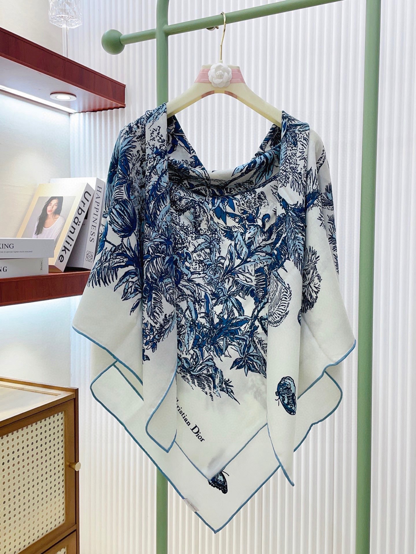 ✨✨【双面同色 丝毛款】CD家羊绒新款 买了都说好看‼️推荐💕双面同色羊绒方巾‼️D家ZG爆款🎁💟立体呈