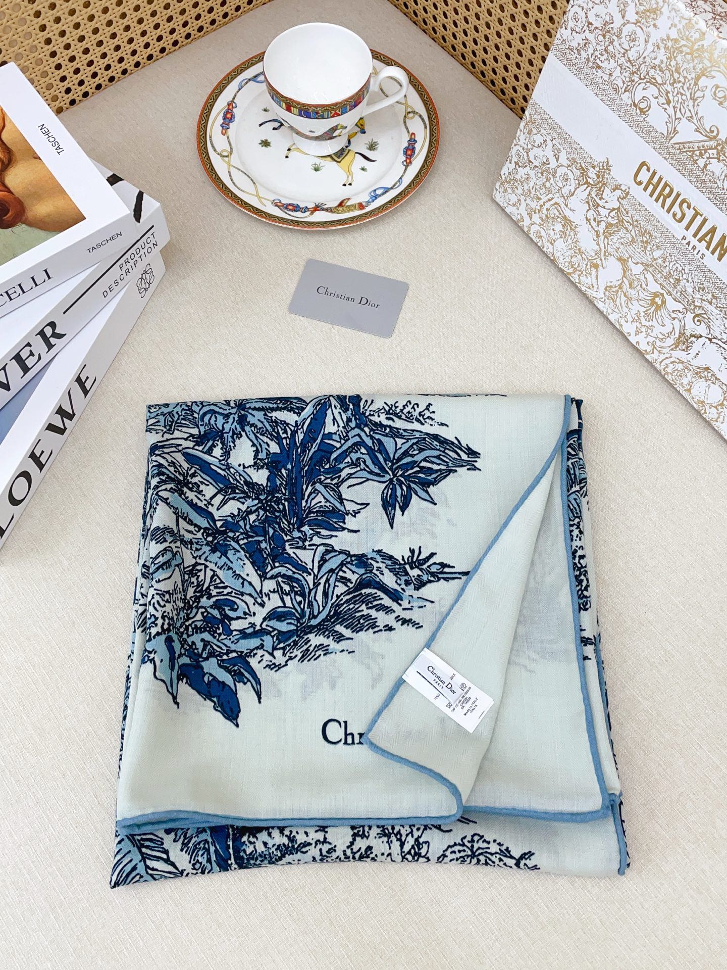 ✨✨【双面同色 丝毛款】CD家羊绒新款 买了都说好看‼️推荐💕双面同色羊绒方巾‼️D家ZG爆款🎁💟立体呈