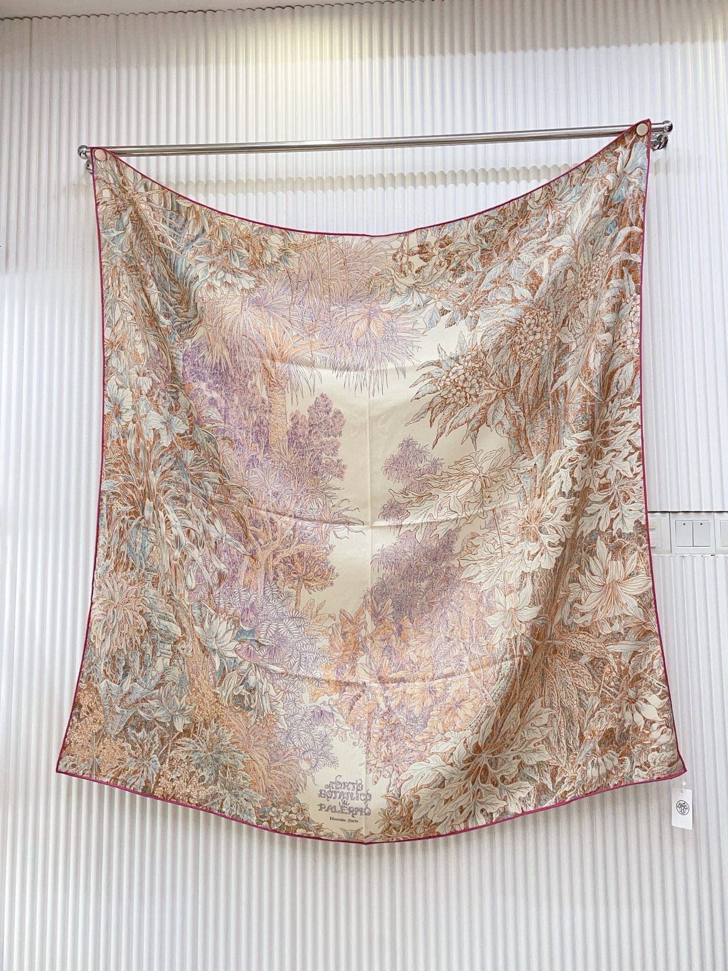 ✨✨【双面同色 丝毛款】H家羊绒新款 买了都说好看‼️推荐💕【巴勒莫植物园 140】羊绒方巾‼️H家ZG