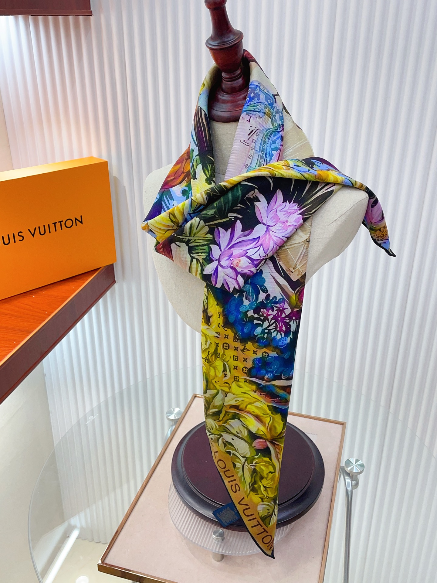 ✨✨【18姆米 双面同色】上身效果疯狂的喜欢❗️专柜也是刚刚上架的，L*最最新款~非常有看头，L的这类元