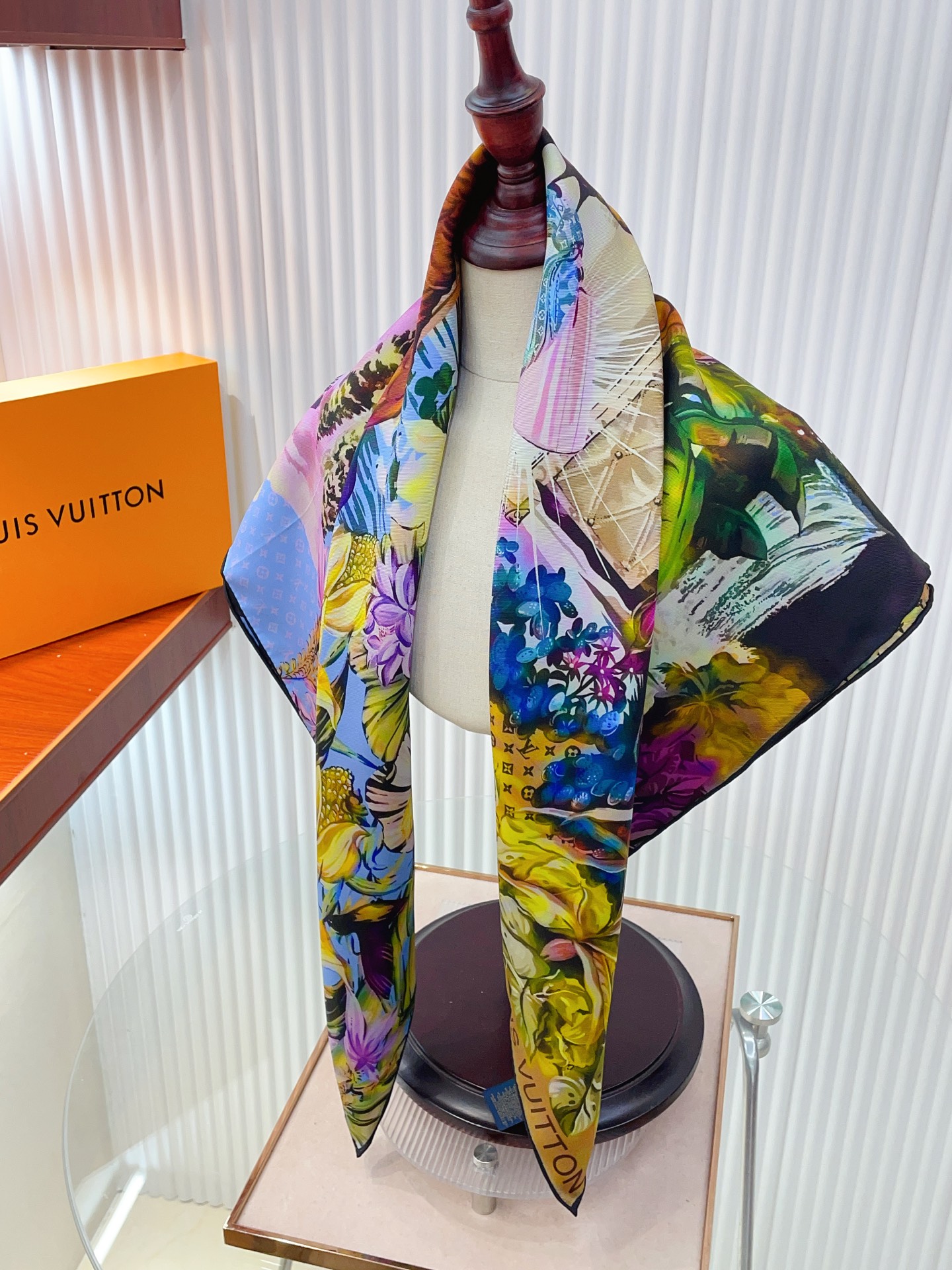 ✨✨【18姆米 双面同色】上身效果疯狂的喜欢❗️专柜也是刚刚上架的，L*最最新款~非常有看头，L的这类元