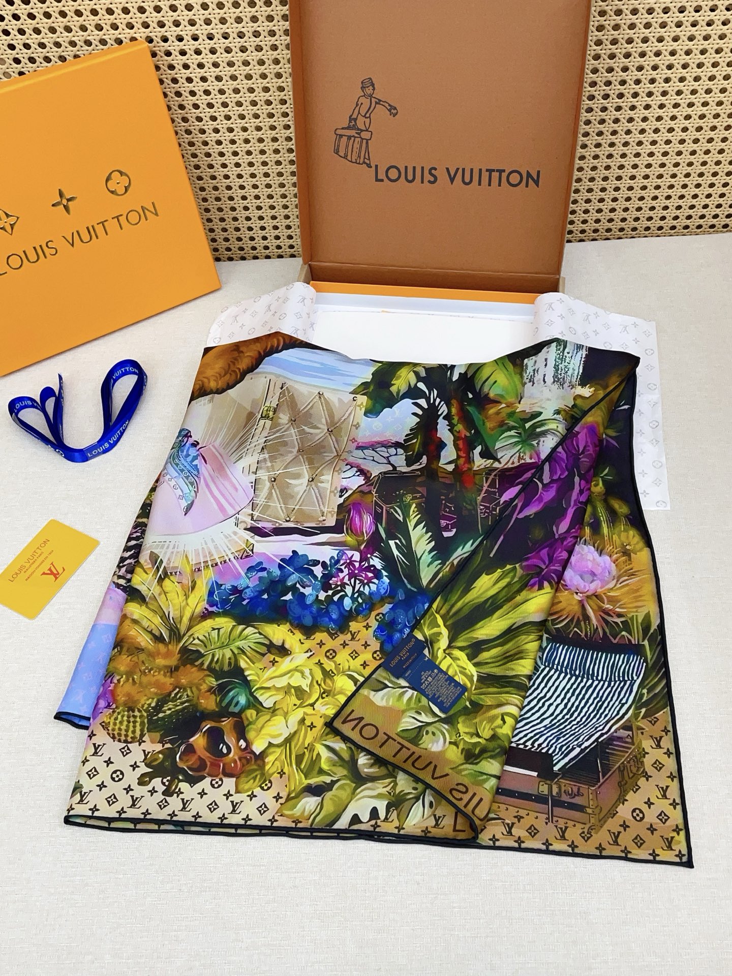 ✨✨【18姆米 双面同色】上身效果疯狂的喜欢❗️专柜也是刚刚上架的，L*最最新款~非常有看头，L的这类元