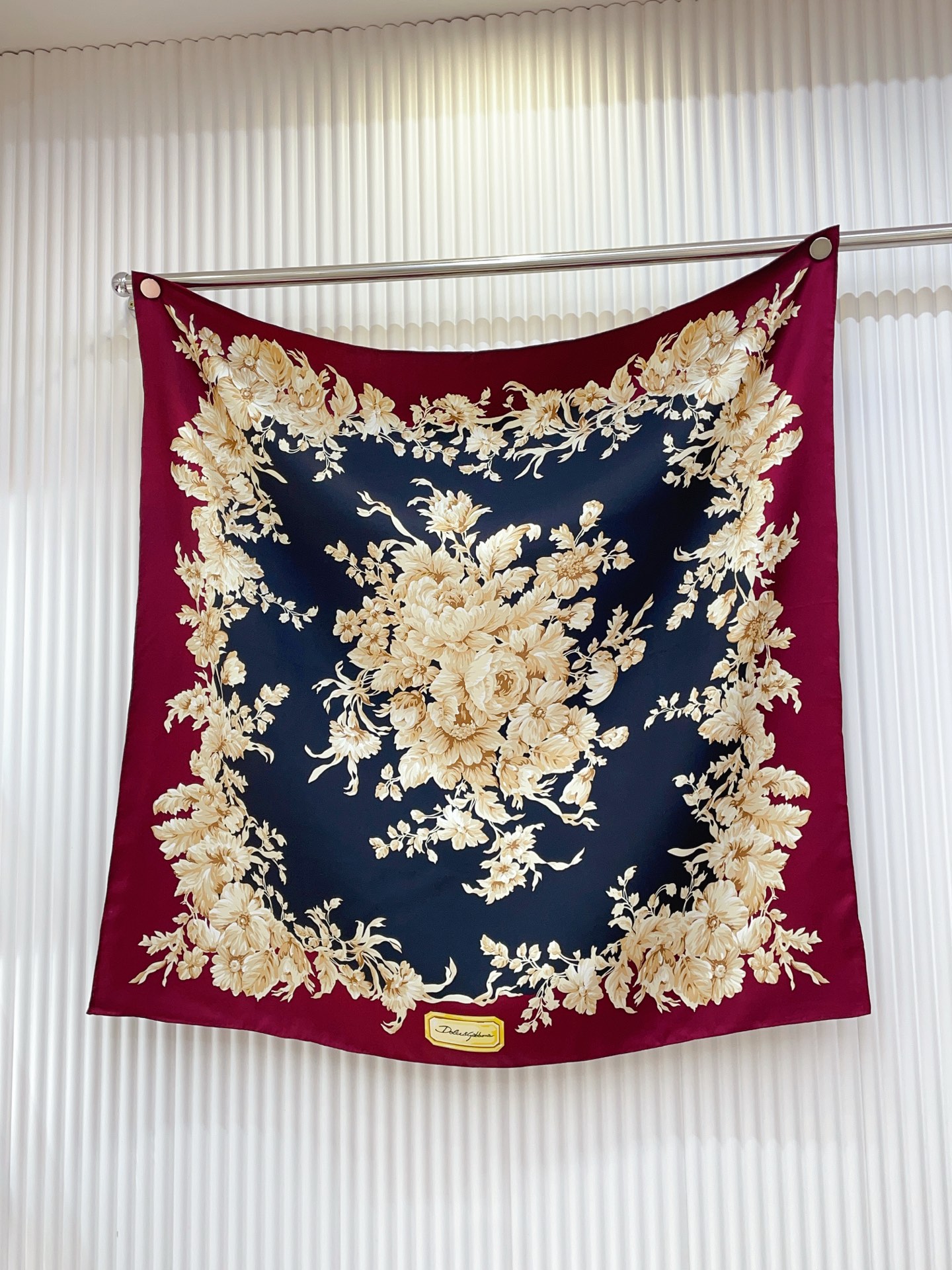 ✨✨【18姆米 双面同色】上身效果疯狂的喜欢❗️专柜也是刚刚上架的，D&G最最新款~非常有看头，这类元素