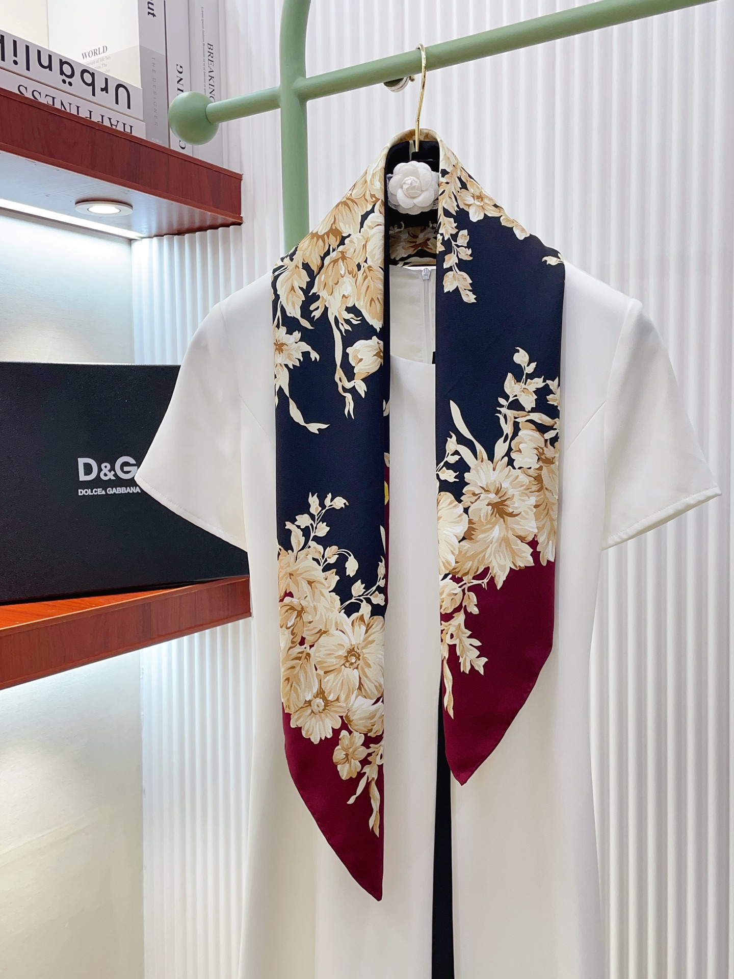 ✨✨【18姆米 双面同色】上身效果疯狂的喜欢❗️专柜也是刚刚上架的，D&G最最新款~非常有看头，这类元素