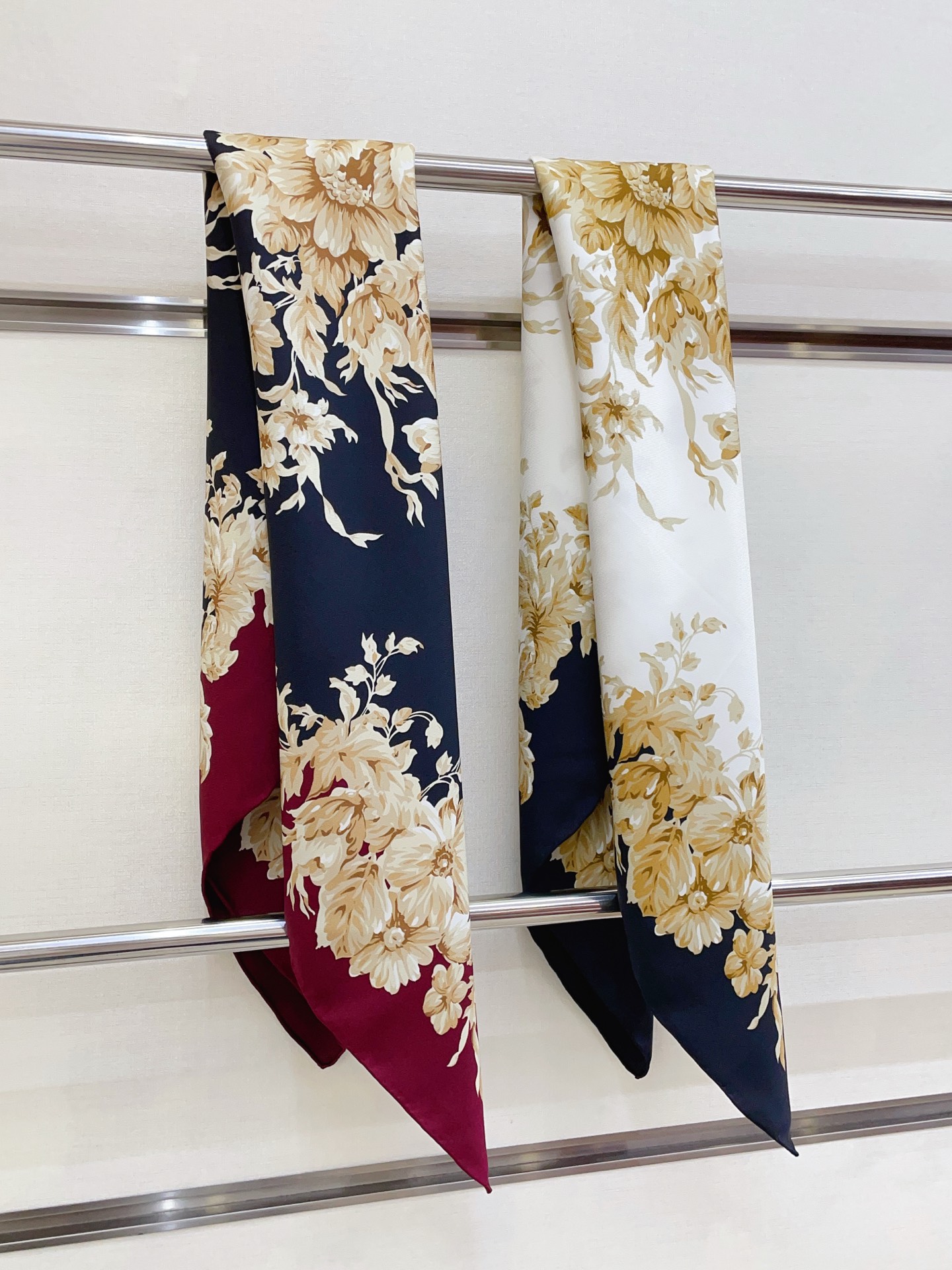 ✨✨【18姆米 双面同色】上身效果疯狂的喜欢❗️专柜也是刚刚上架的，D&G最最新款~非常有看头，这类元素