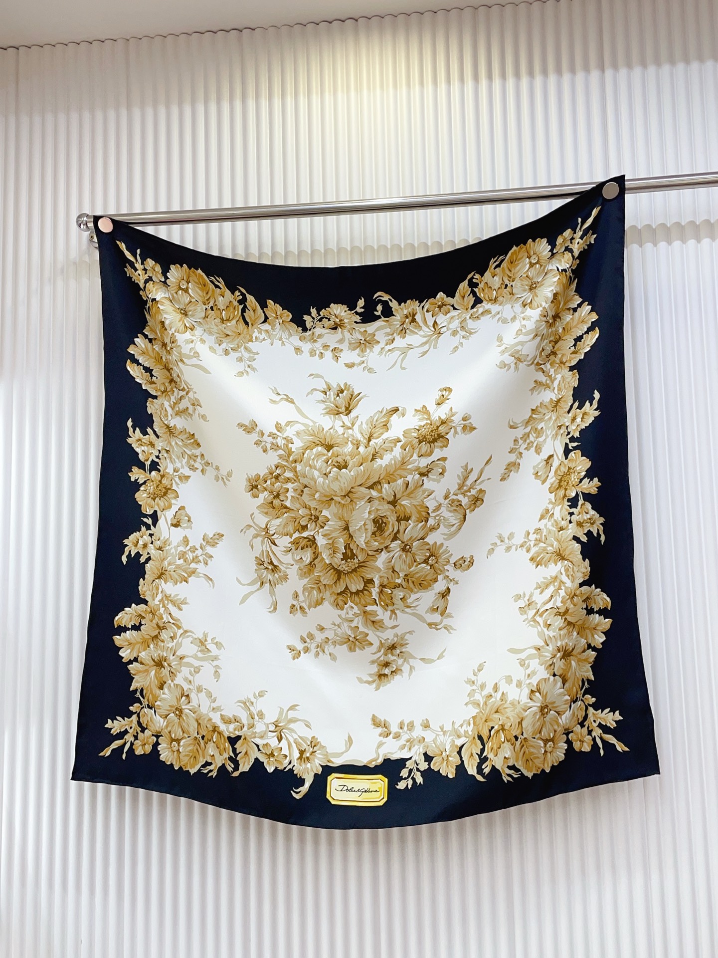 ✨✨【18姆米 双面同色】上身效果疯狂的喜欢❗️专柜也是刚刚上架的，D&G最最新款~非常有看头，这类元素