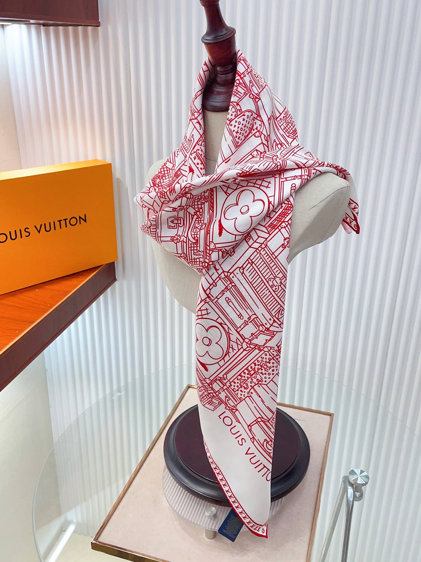 ✨✨【18姆米 双面同色】上身效果疯狂的喜欢❗️专柜也是刚刚上架的，L*最最新款~非常有看头，L的这类元