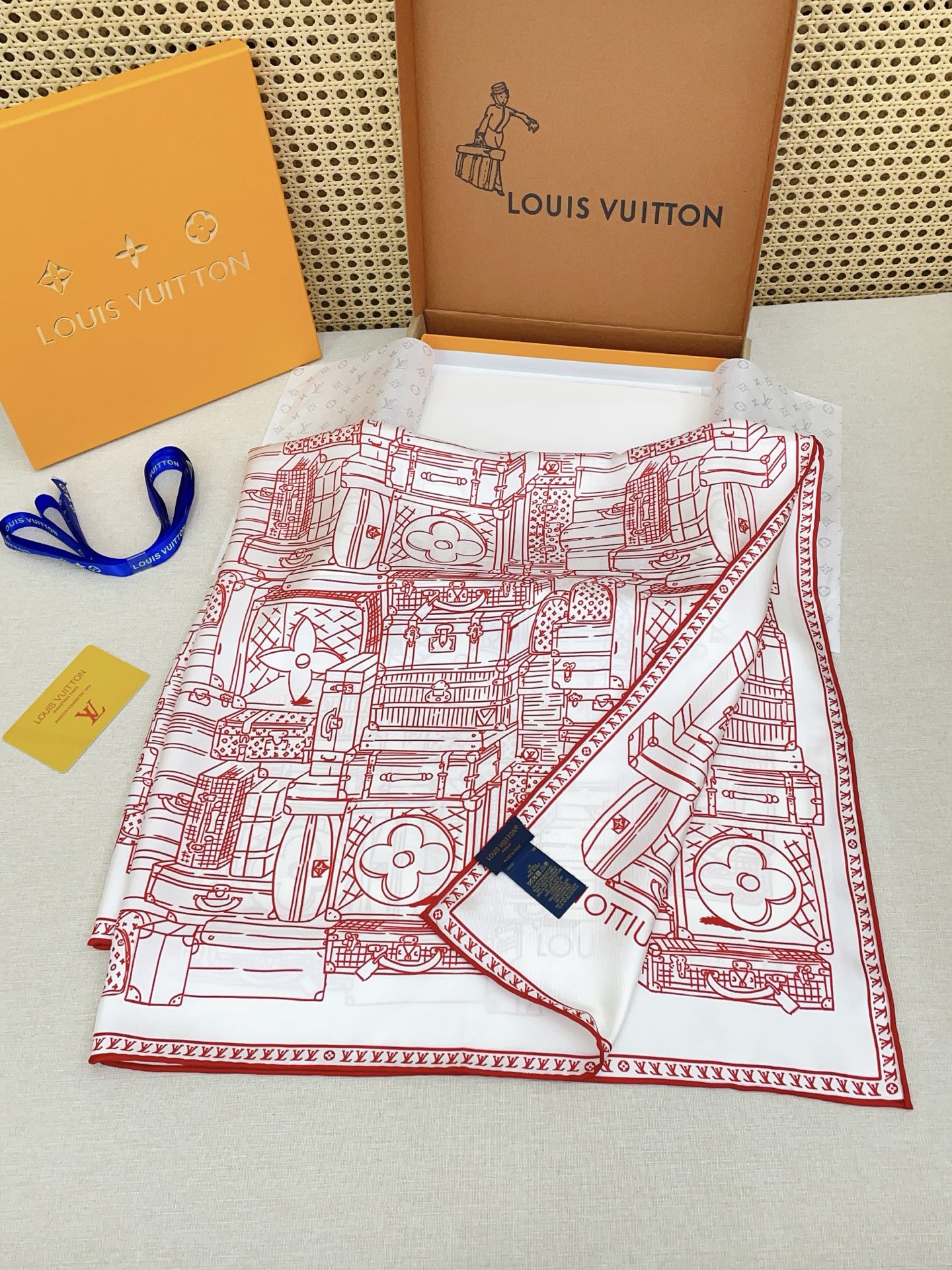 ✨✨【18姆米 双面同色】上身效果疯狂的喜欢❗️专柜也是刚刚上架的，L*最最新款~非常有看头，L的这类元