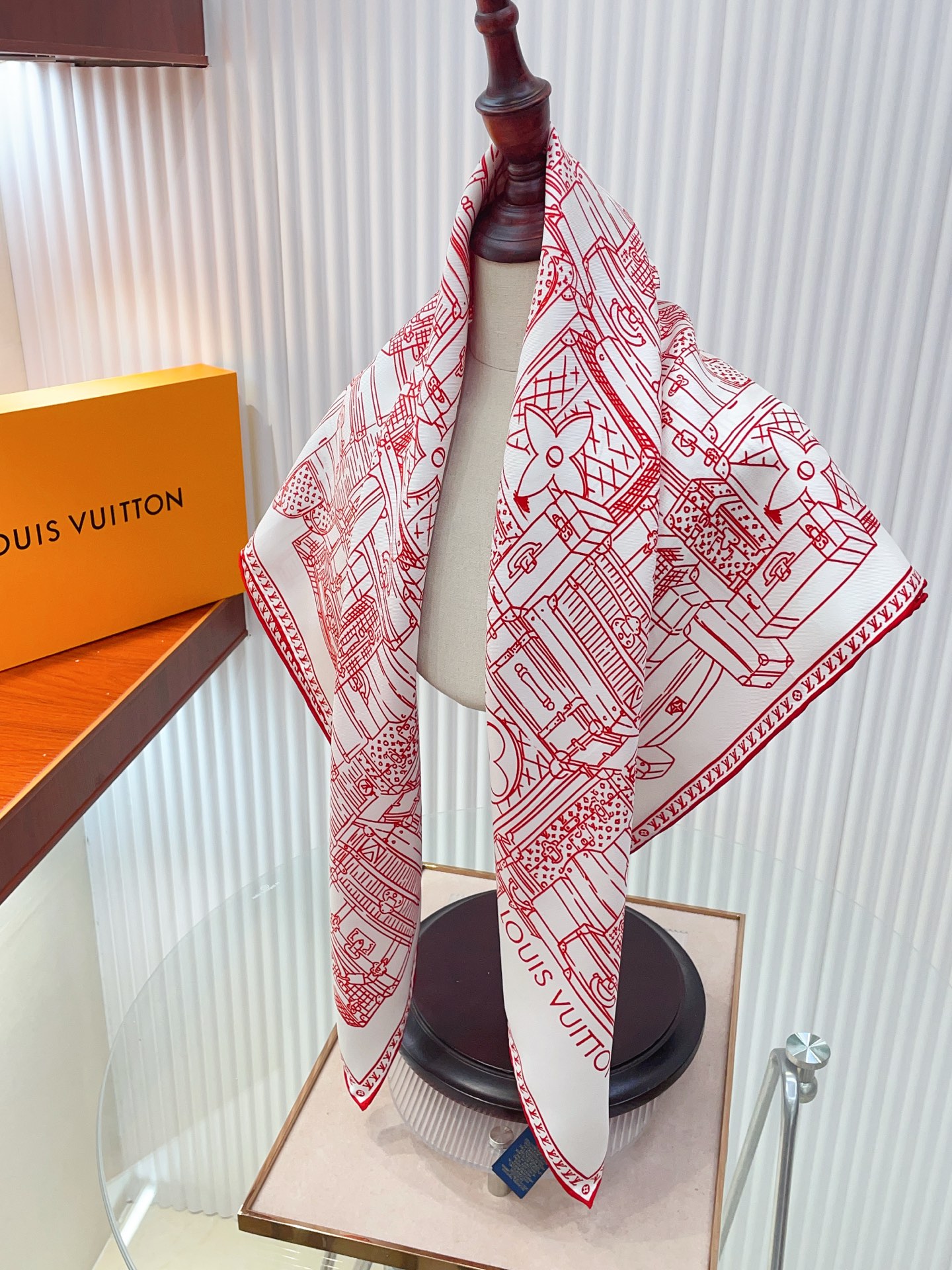 ✨✨【18姆米 双面同色】上身效果疯狂的喜欢❗️专柜也是刚刚上架的，L*最最新款~非常有看头，L的这类元