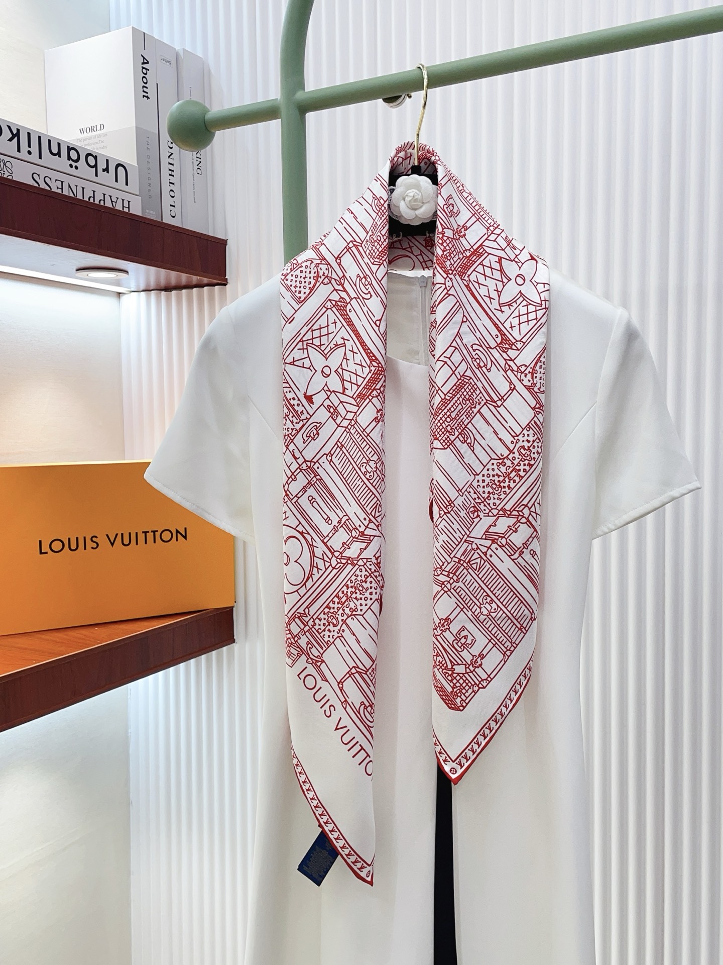 ✨✨【18姆米 双面同色】上身效果疯狂的喜欢❗️专柜也是刚刚上架的，L*最最新款~非常有看头，L的这类元