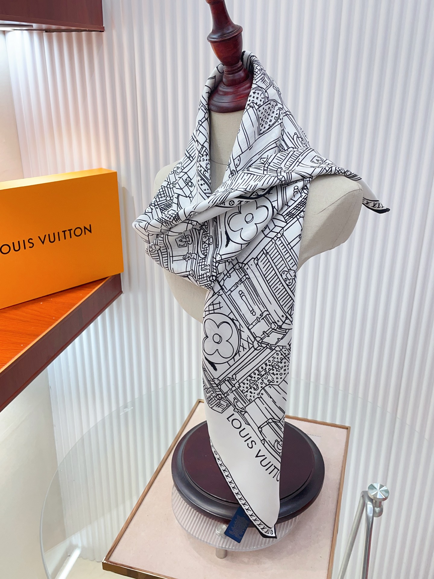 ✨✨【18姆米 双面同色】上身效果疯狂的喜欢❗️专柜也是刚刚上架的，L*最最新款~非常有看头，L的这类元