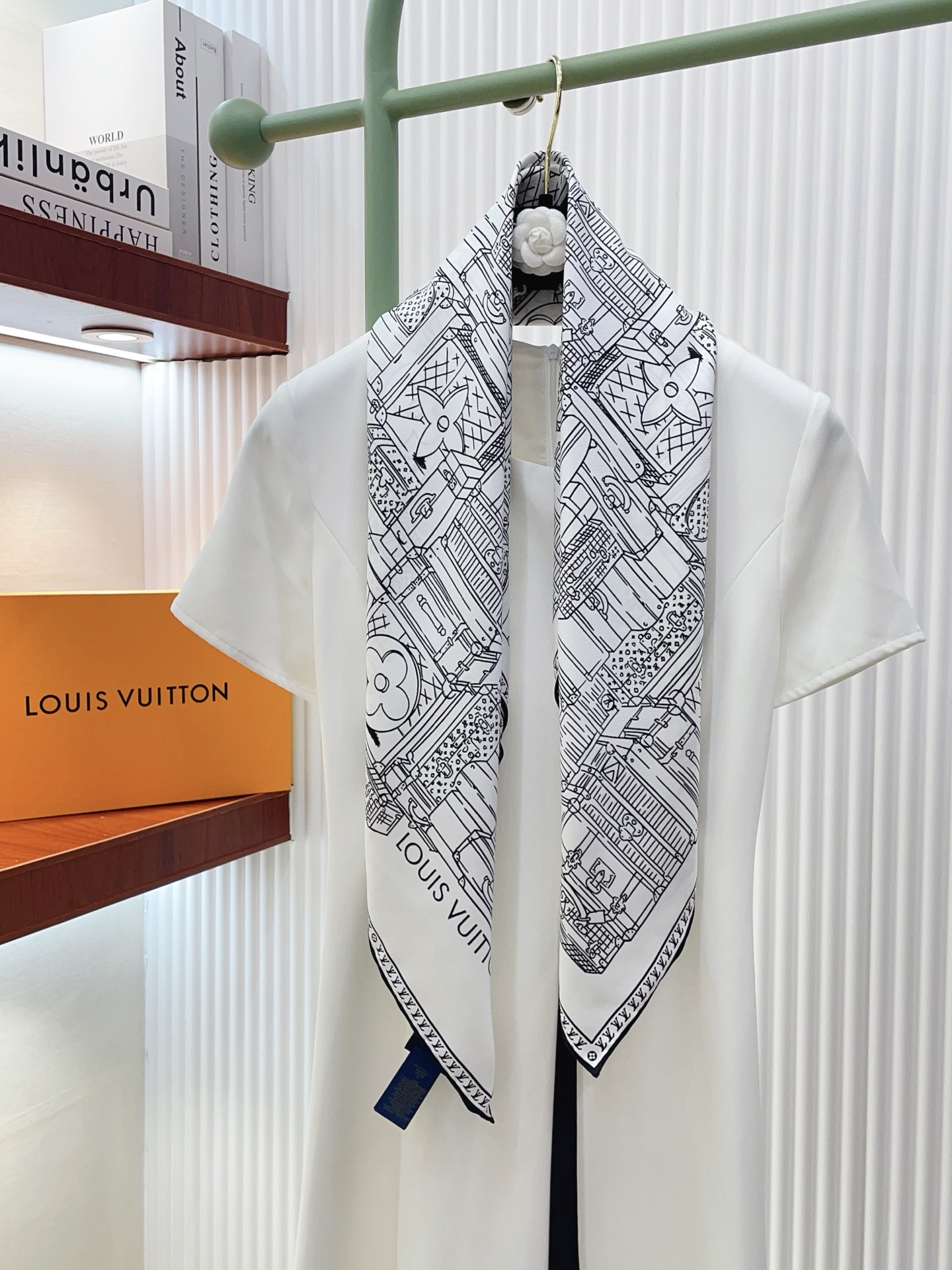 ✨✨【18姆米 双面同色】上身效果疯狂的喜欢❗️专柜也是刚刚上架的，L*最最新款~非常有看头，L的这类元