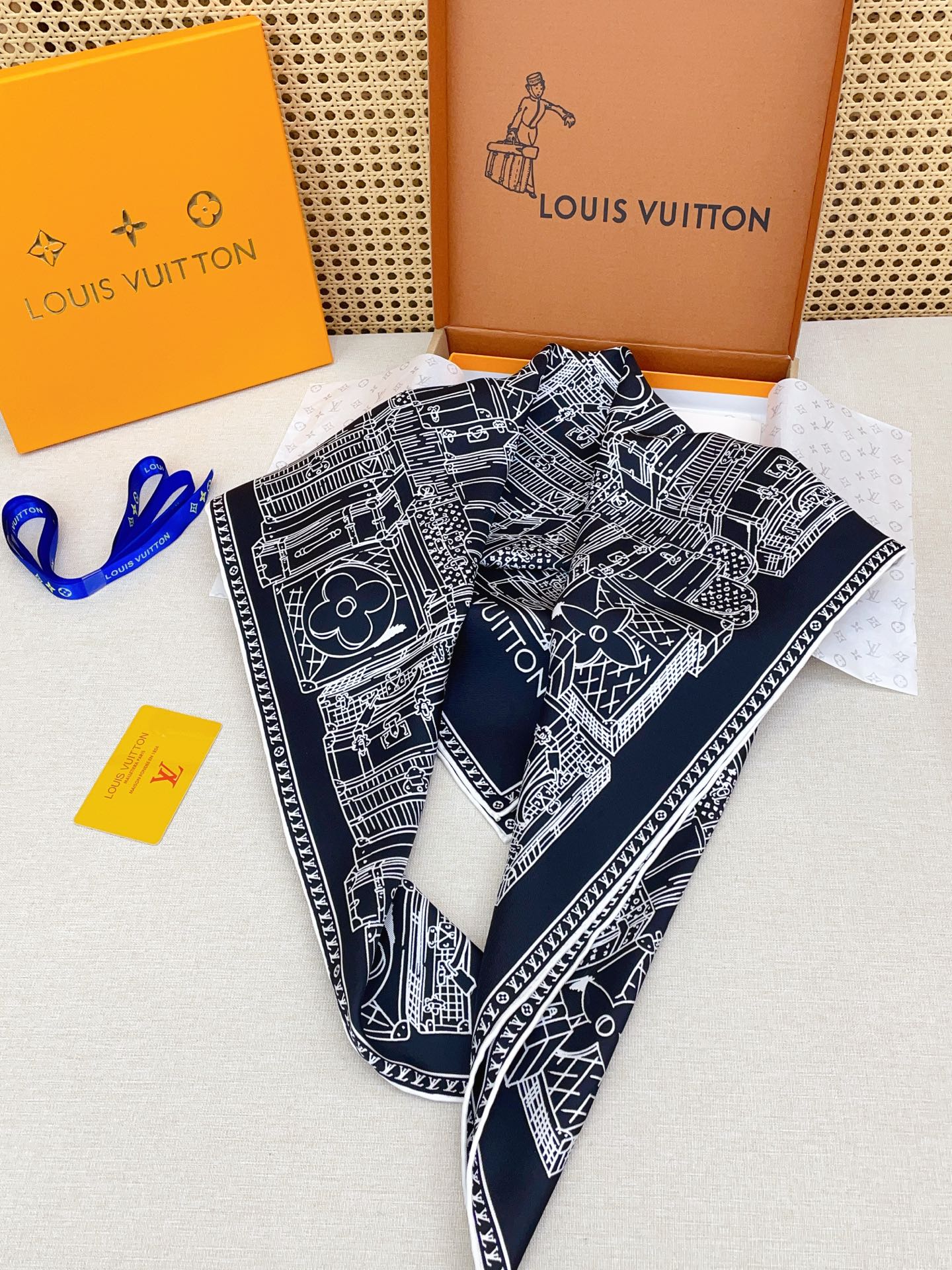 ✨✨【18姆米 双面同色】上身效果疯狂的喜欢❗️专柜也是刚刚上架的，L*最最新款~非常有看头，L的这类元