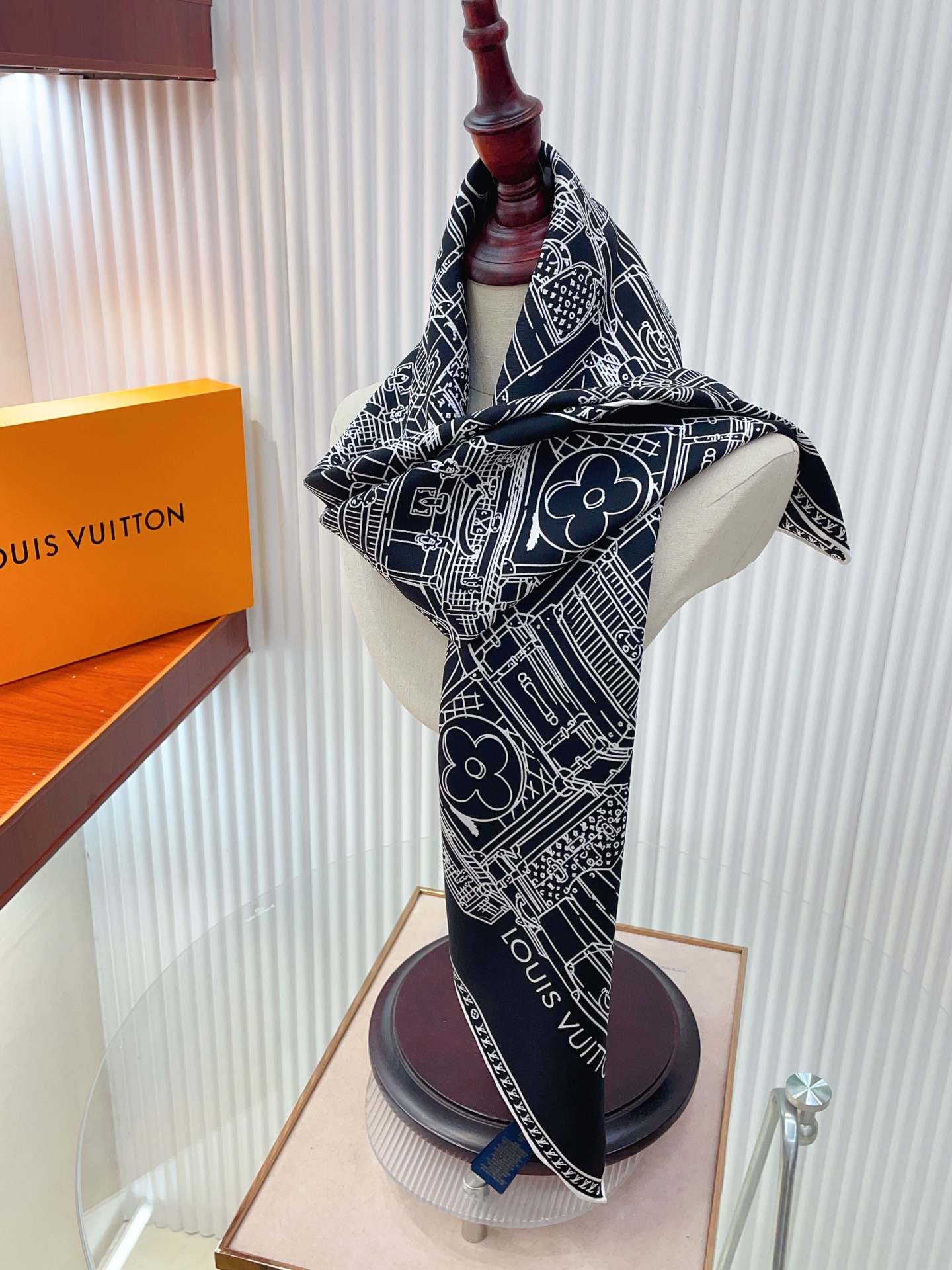 ✨✨【18姆米 双面同色】上身效果疯狂的喜欢❗️专柜也是刚刚上架的，L*最最新款~非常有看头，L的这类元