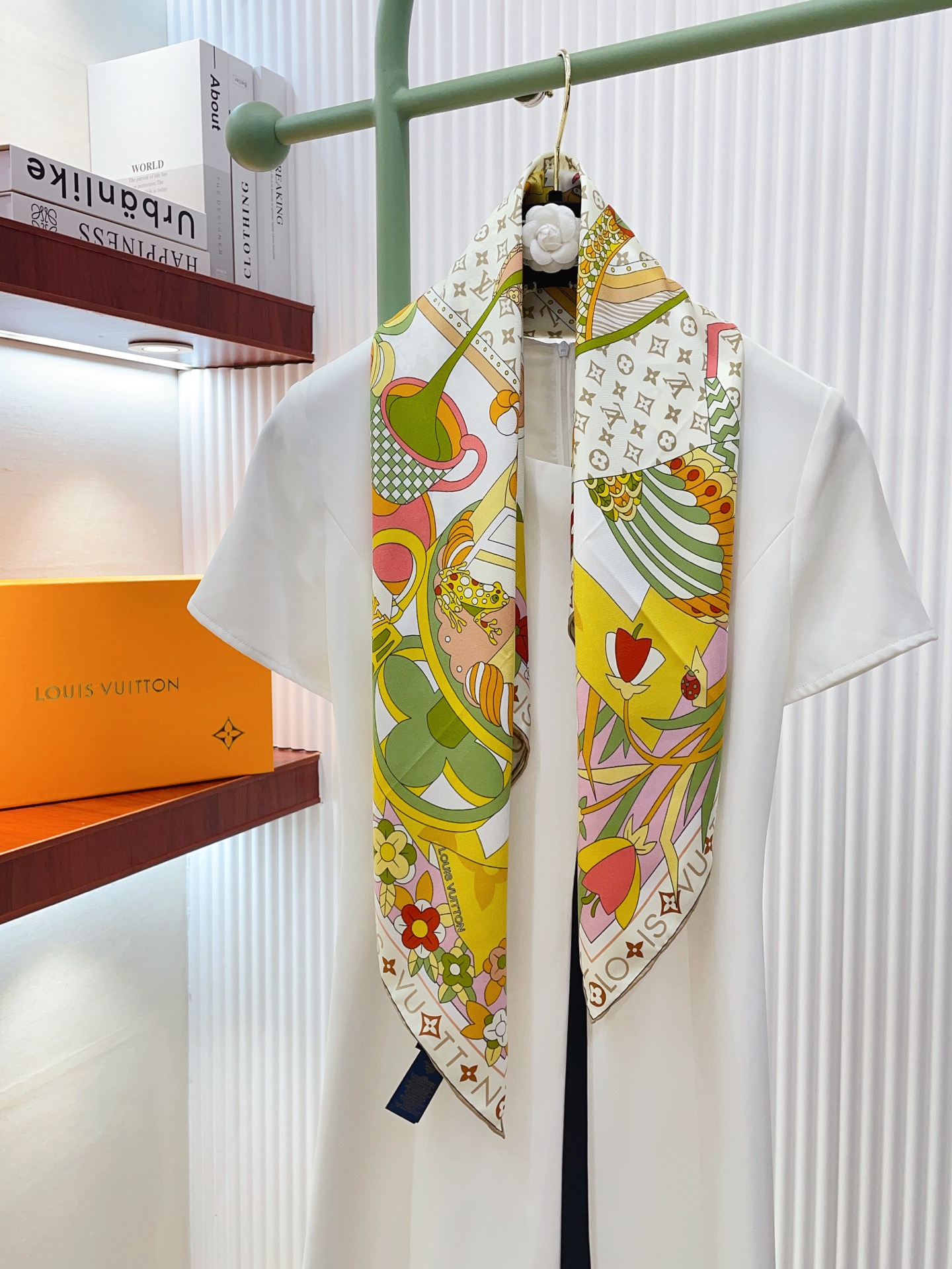 ✨✨【18姆米 双面同色】上身效果疯狂的喜欢❗️专柜也是刚刚上架的，L*最最新款~非常有看头，L的这类元