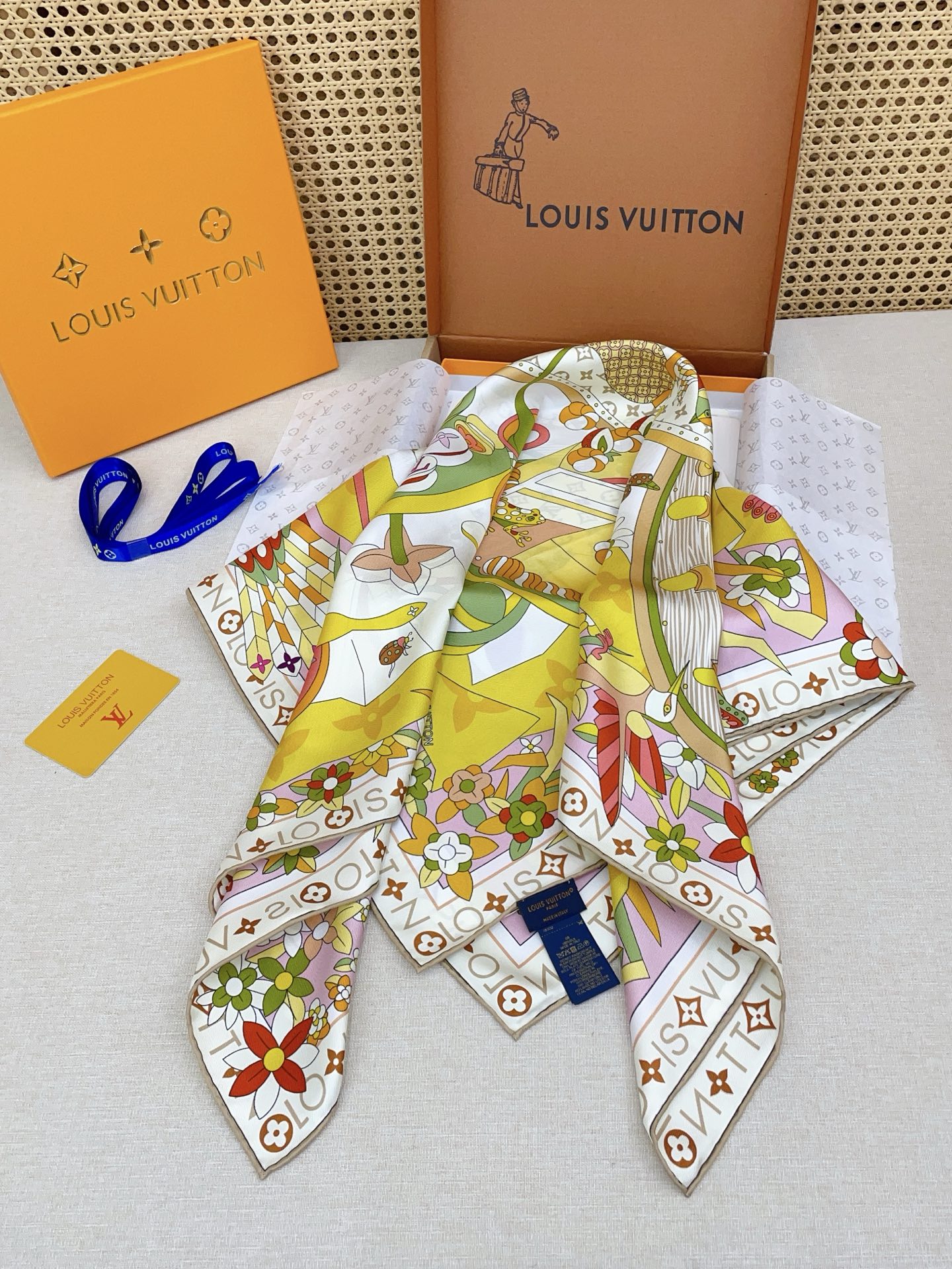 ✨✨【18姆米 双面同色】上身效果疯狂的喜欢❗️专柜也是刚刚上架的，L*最最新款~非常有看头，L的这类元