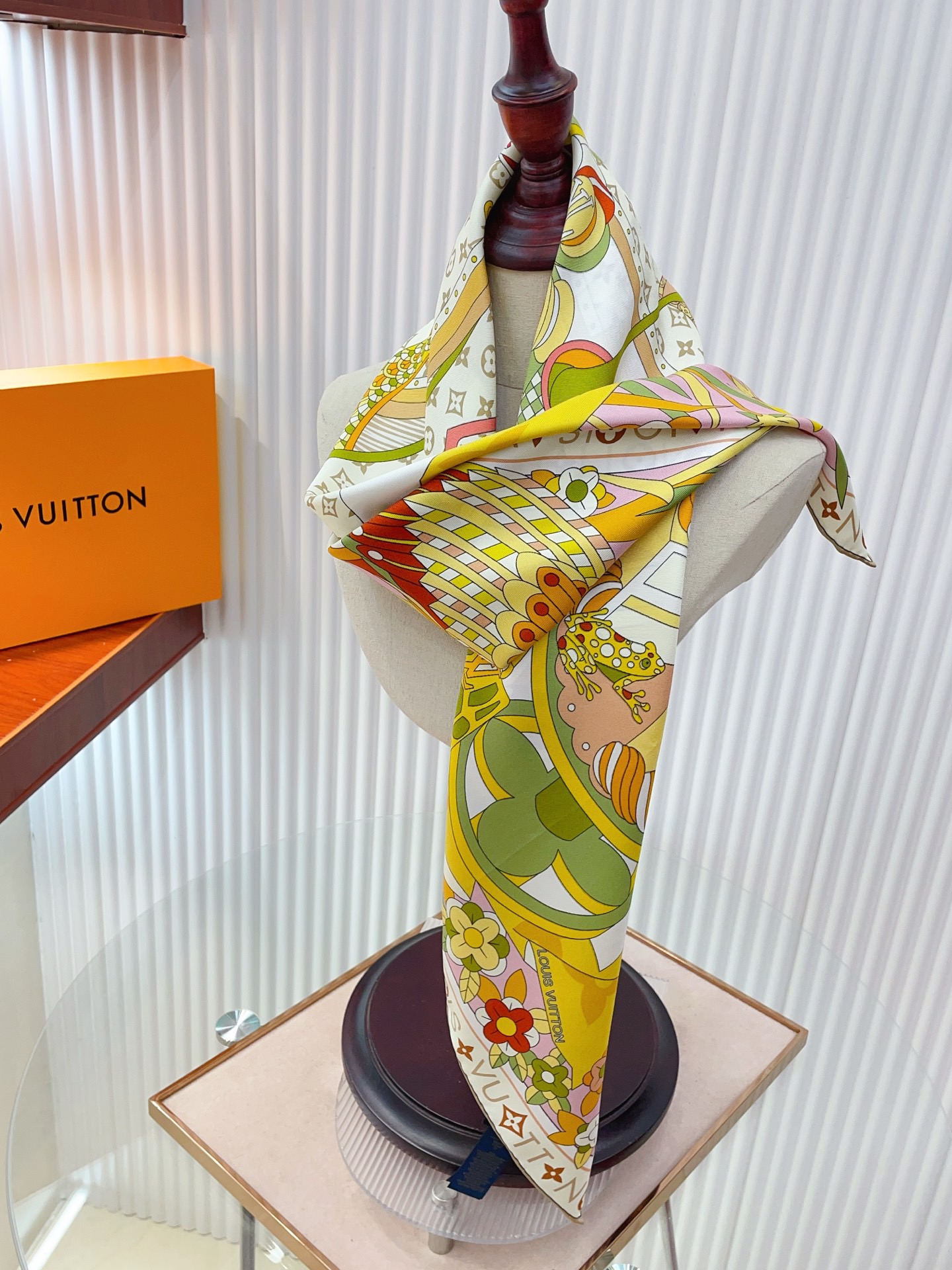 ✨✨【18姆米 双面同色】上身效果疯狂的喜欢❗️专柜也是刚刚上架的，L*最最新款~非常有看头，L的这类元