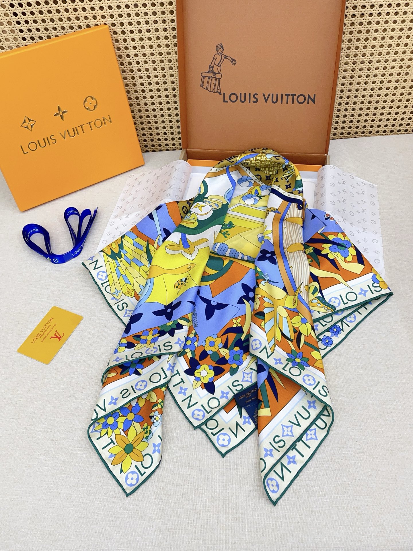 ✨✨【18姆米 双面同色】上身效果疯狂的喜欢❗️专柜也是刚刚上架的，L*最最新款~非常有看头，L的这类元