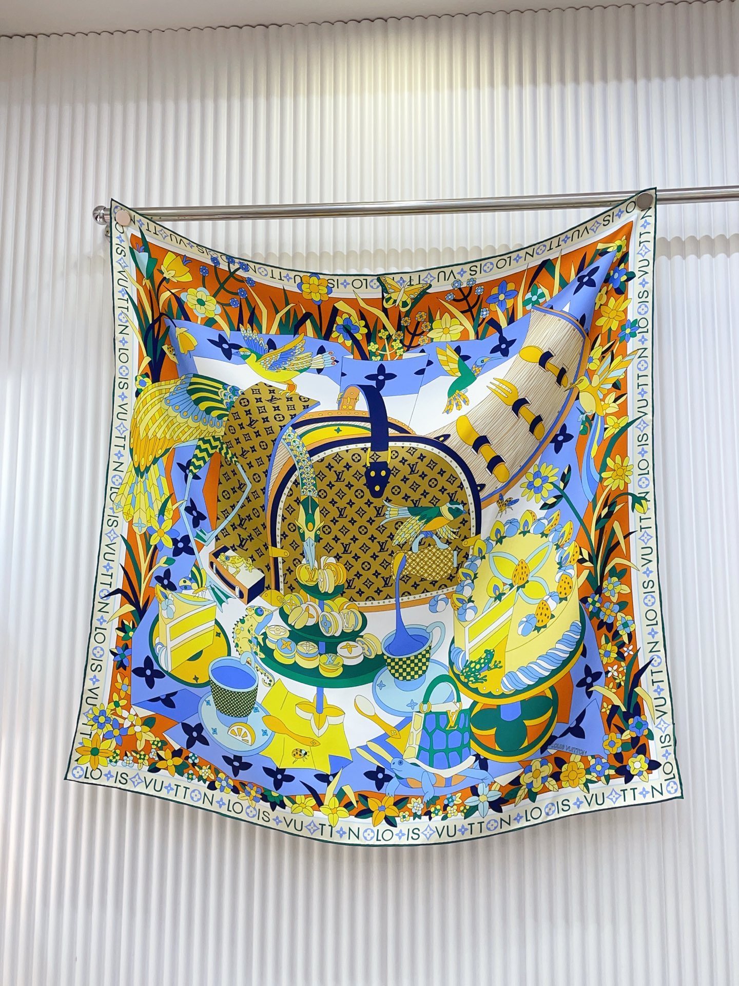 ✨✨【18姆米 双面同色】上身效果疯狂的喜欢❗️专柜也是刚刚上架的，L*最最新款~非常有看头，L的这类元