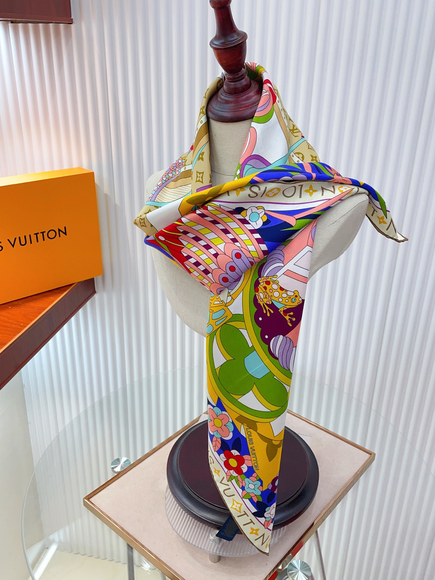 ✨✨【18姆米 双面同色】上身效果疯狂的喜欢❗️专柜也是刚刚上架的，L*最最新款~非常有看头，L的这类元