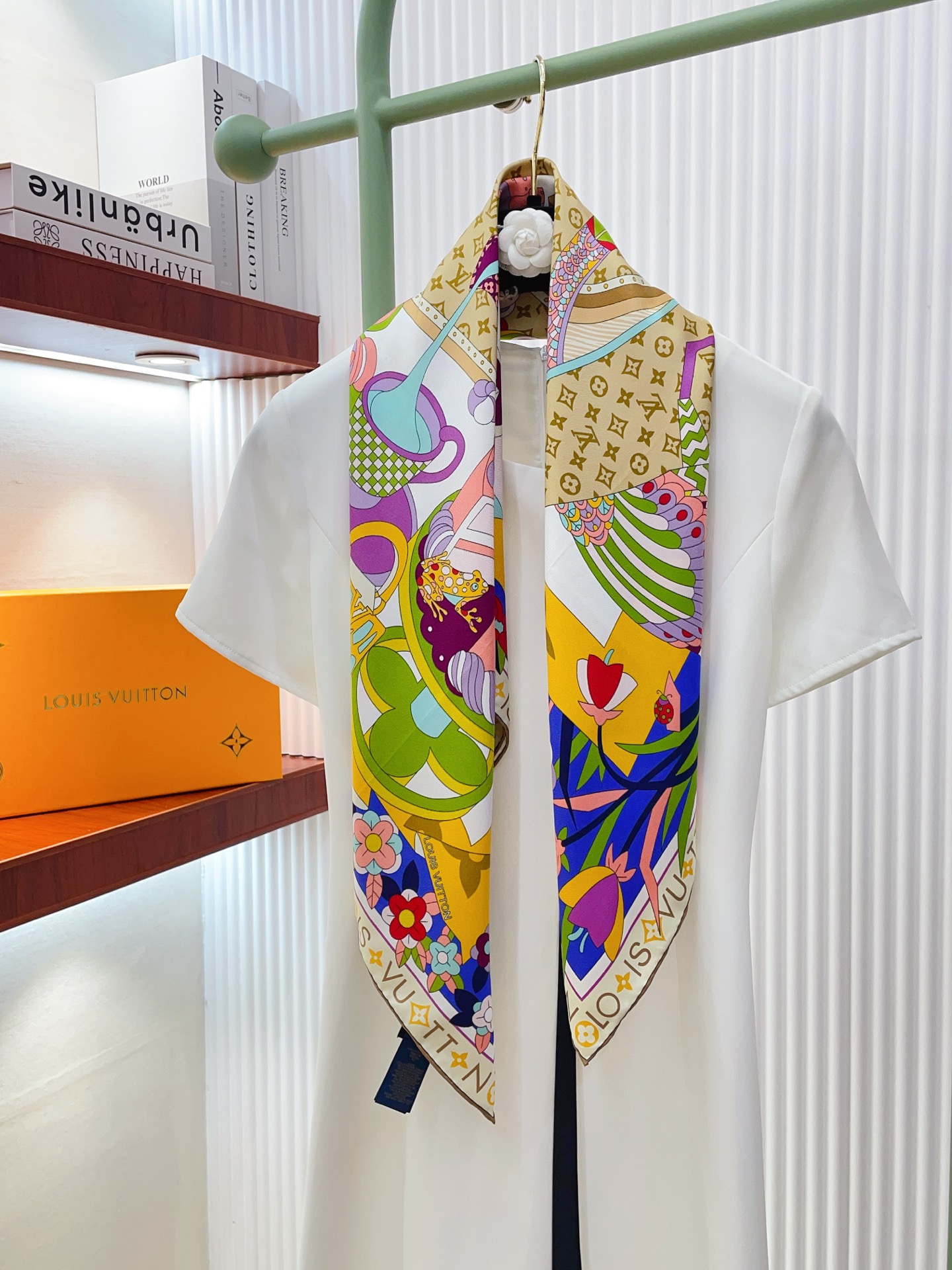 ✨✨【18姆米 双面同色】上身效果疯狂的喜欢❗️专柜也是刚刚上架的，L*最最新款~非常有看头，L的这类元