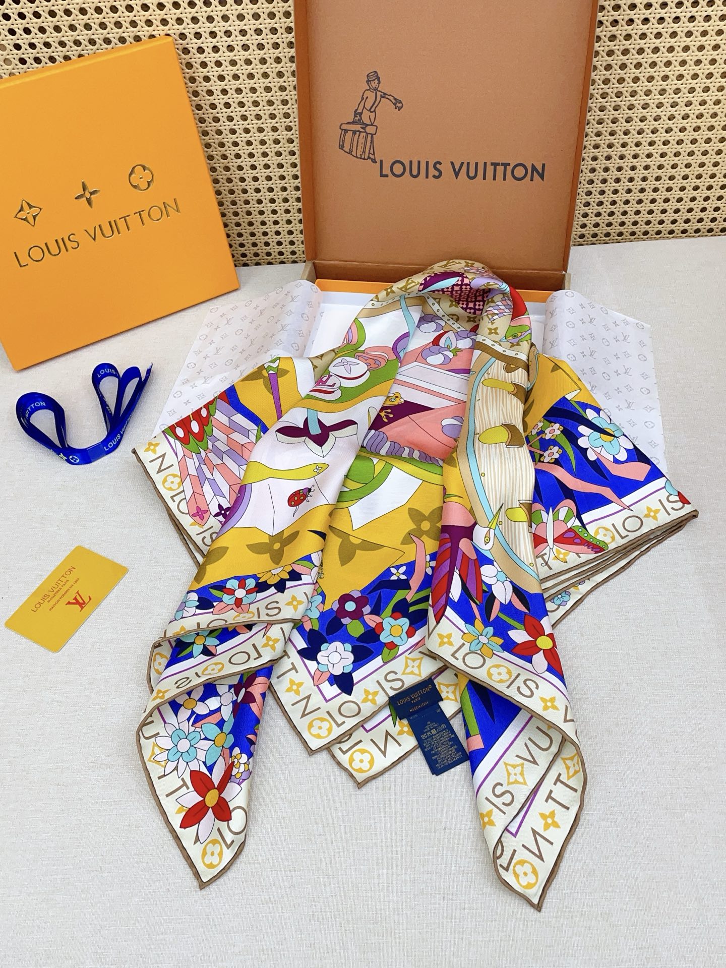 ✨✨【18姆米 双面同色】上身效果疯狂的喜欢❗️专柜也是刚刚上架的，L*最最新款~非常有看头，L的这类元