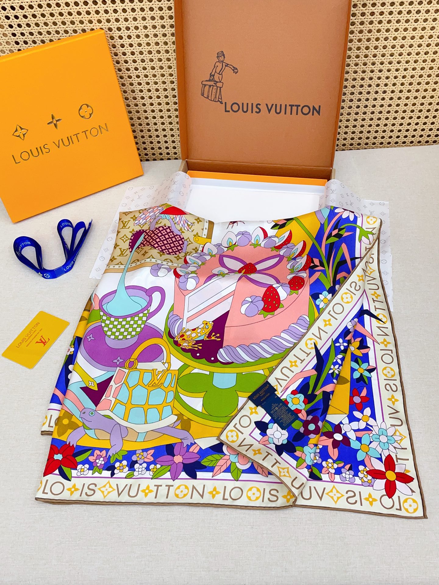 ✨✨【18姆米 双面同色】上身效果疯狂的喜欢❗️专柜也是刚刚上架的，L*最最新款~非常有看头，L的这类元