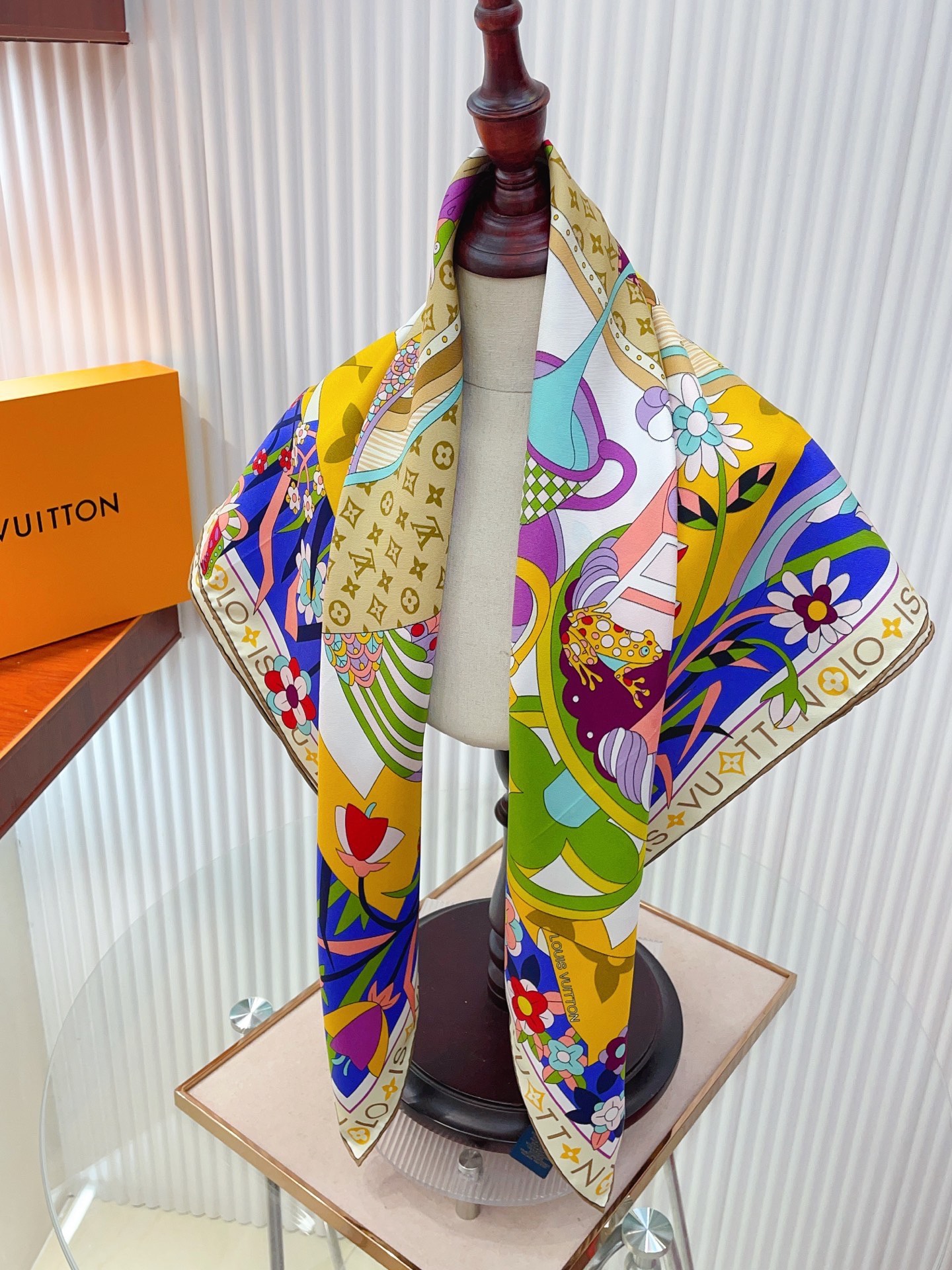 ✨✨【18姆米 双面同色】上身效果疯狂的喜欢❗️专柜也是刚刚上架的，L*最最新款~非常有看头，L的这类元