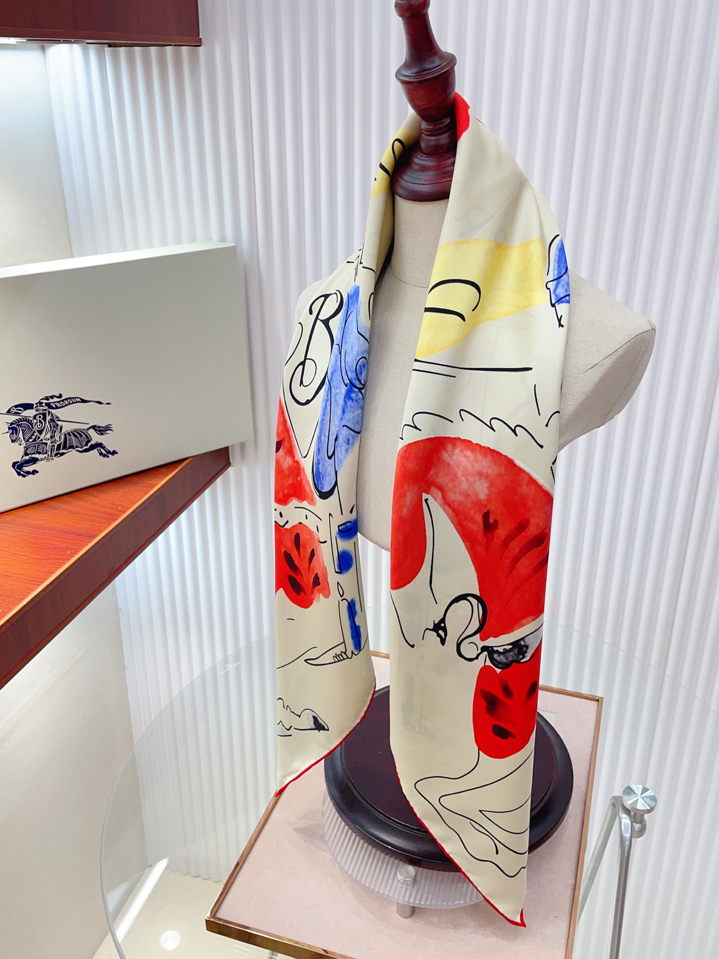 ✨✨【18姆米 双面同色】B家丝巾🧣高级感爆棚❗️高级时髦风‼️配色非常考究，图案匠心，上身简直美得太惊