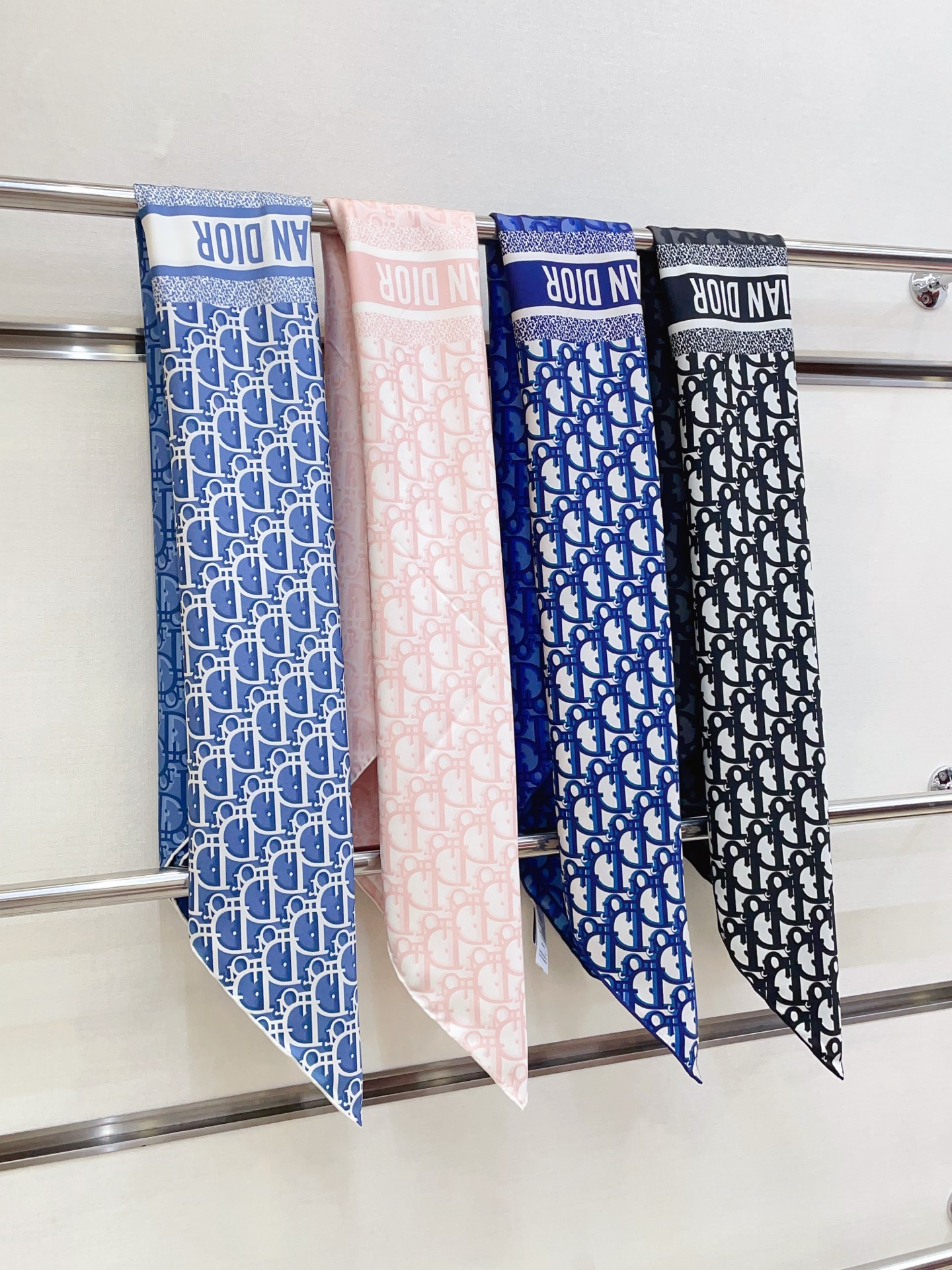 ✨✨【18姆米 双面同色】高级感爆棚❗️CD【双色🎨字母90】高级时髦风‼️配色非常考究，图案匠心，上身