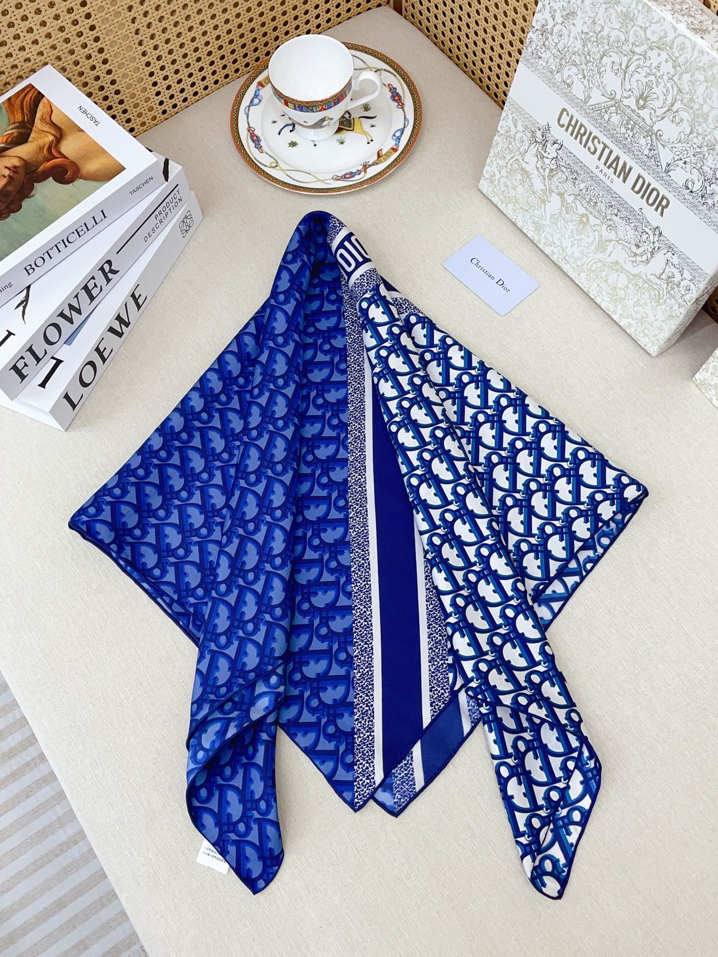 ✨✨【18姆米 双面同色】高级感爆棚❗️CD【双色🎨字母90】高级时髦风‼️配色非常考究，图案匠心，上身