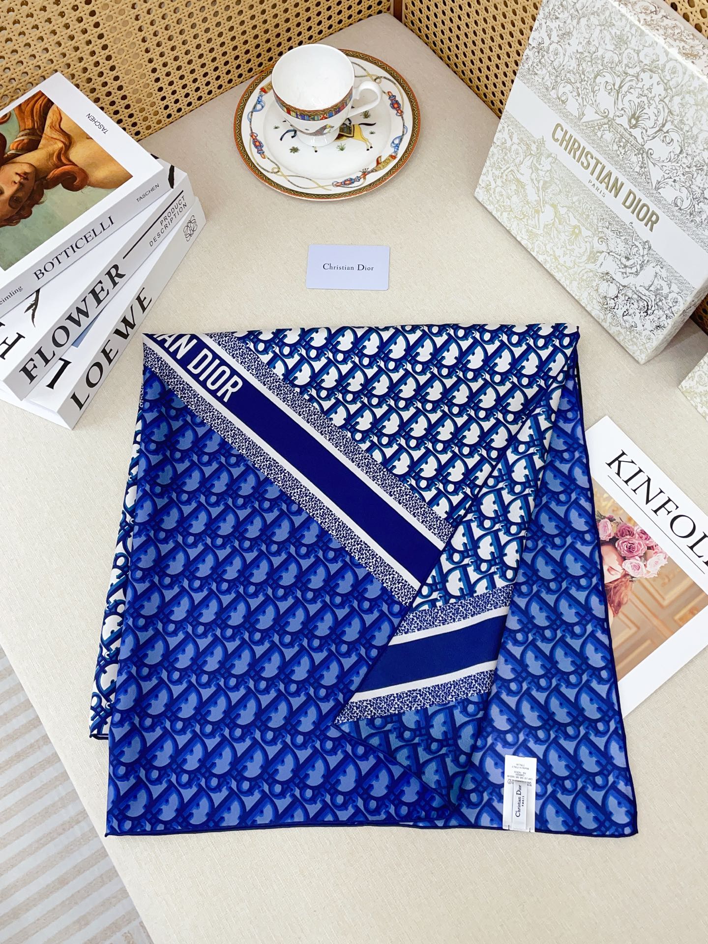 ✨✨【18姆米 双面同色】高级感爆棚❗️CD【双色🎨字母90】高级时髦风‼️配色非常考究，图案匠心，上身