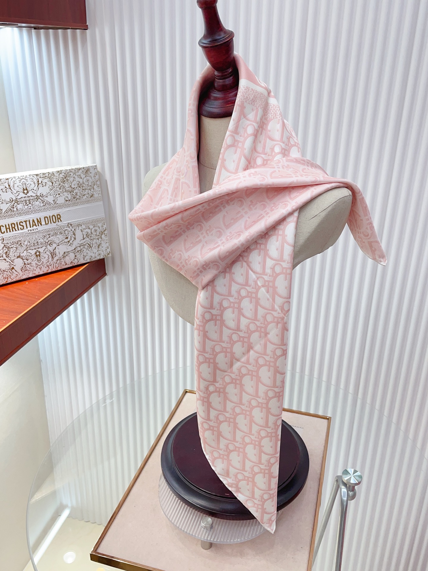 ✨✨【18姆米 双面同色】高级感爆棚❗️CD【双色🎨字母90】高级时髦风‼️配色非常考究，图案匠心，上身