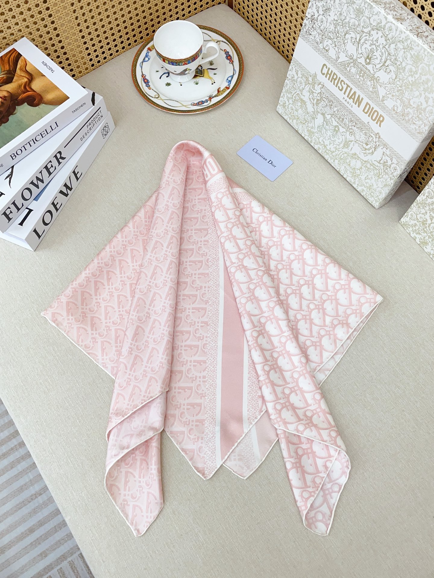 ✨✨【18姆米 双面同色】高级感爆棚❗️CD【双色🎨字母90】高级时髦风‼️配色非常考究，图案匠心，上身