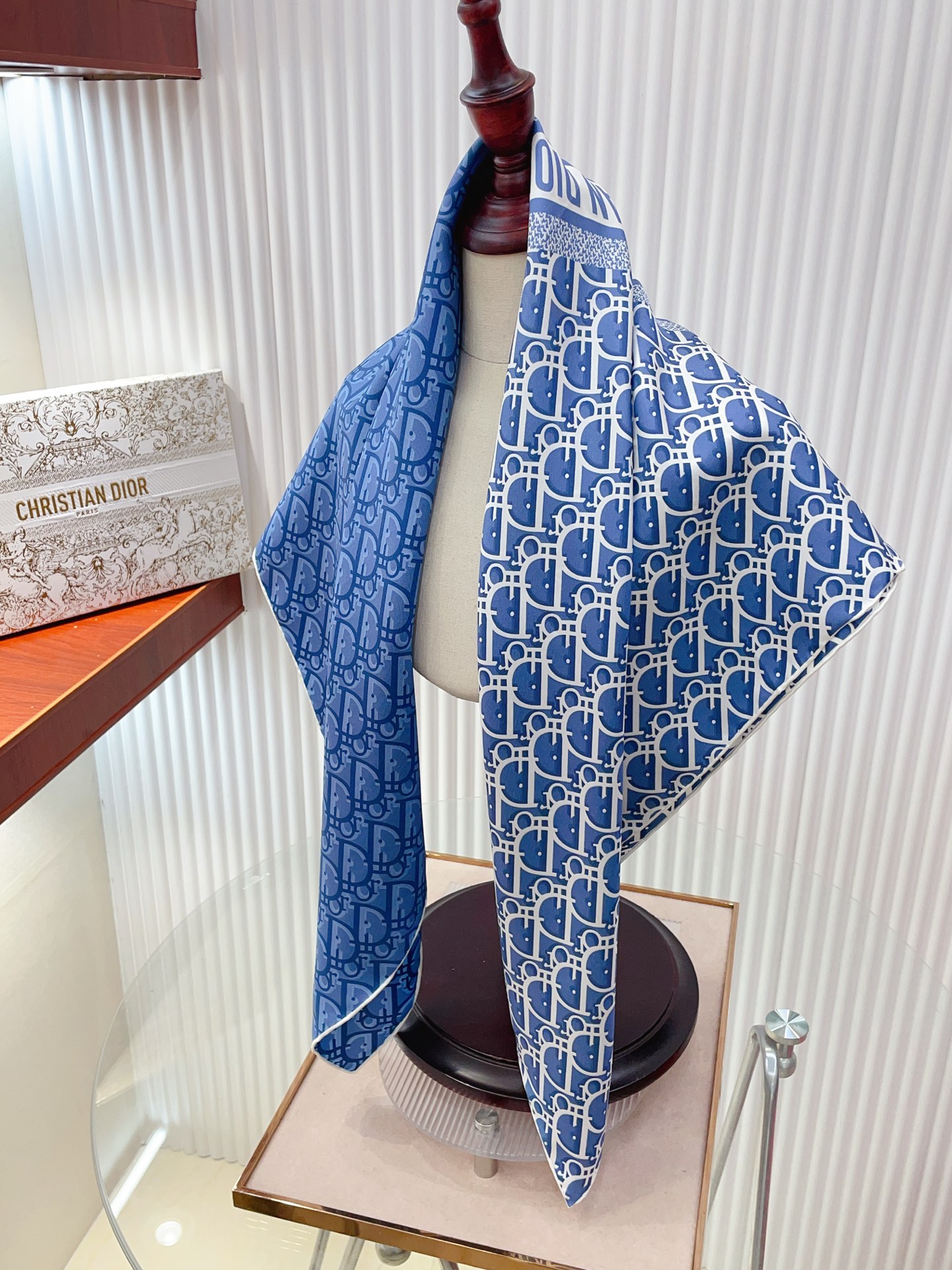 ✨✨【18姆米 双面同色】高级感爆棚❗️CD【双色🎨字母90】高级时髦风‼️配色非常考究，图案匠心，上身