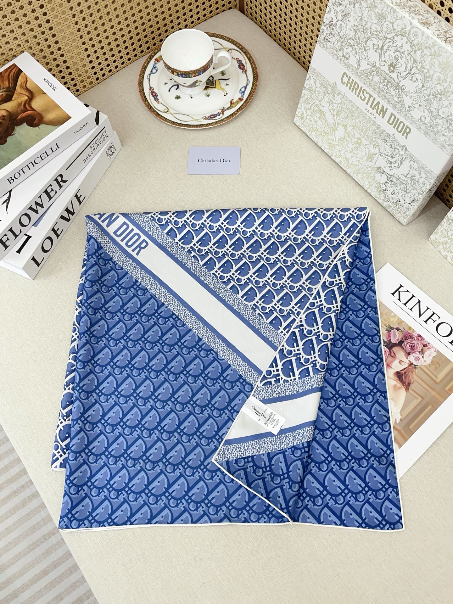 ✨✨【18姆米 双面同色】高级感爆棚❗️CD【双色🎨字母90】高级时髦风‼️配色非常考究，图案匠心，上身