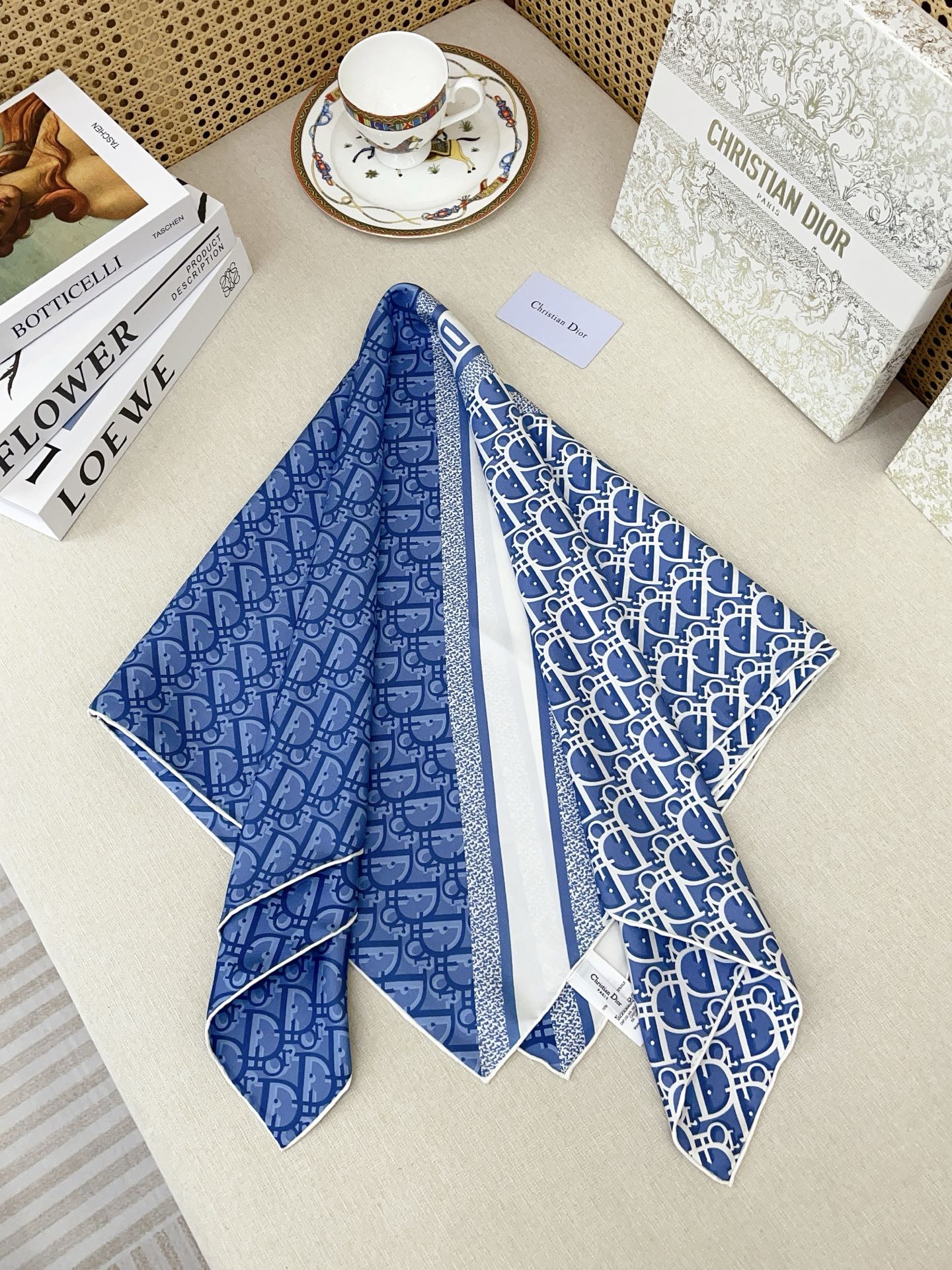 ✨✨【18姆米 双面同色】高级感爆棚❗️CD【双色🎨字母90】高级时髦风‼️配色非常考究，图案匠心，上身