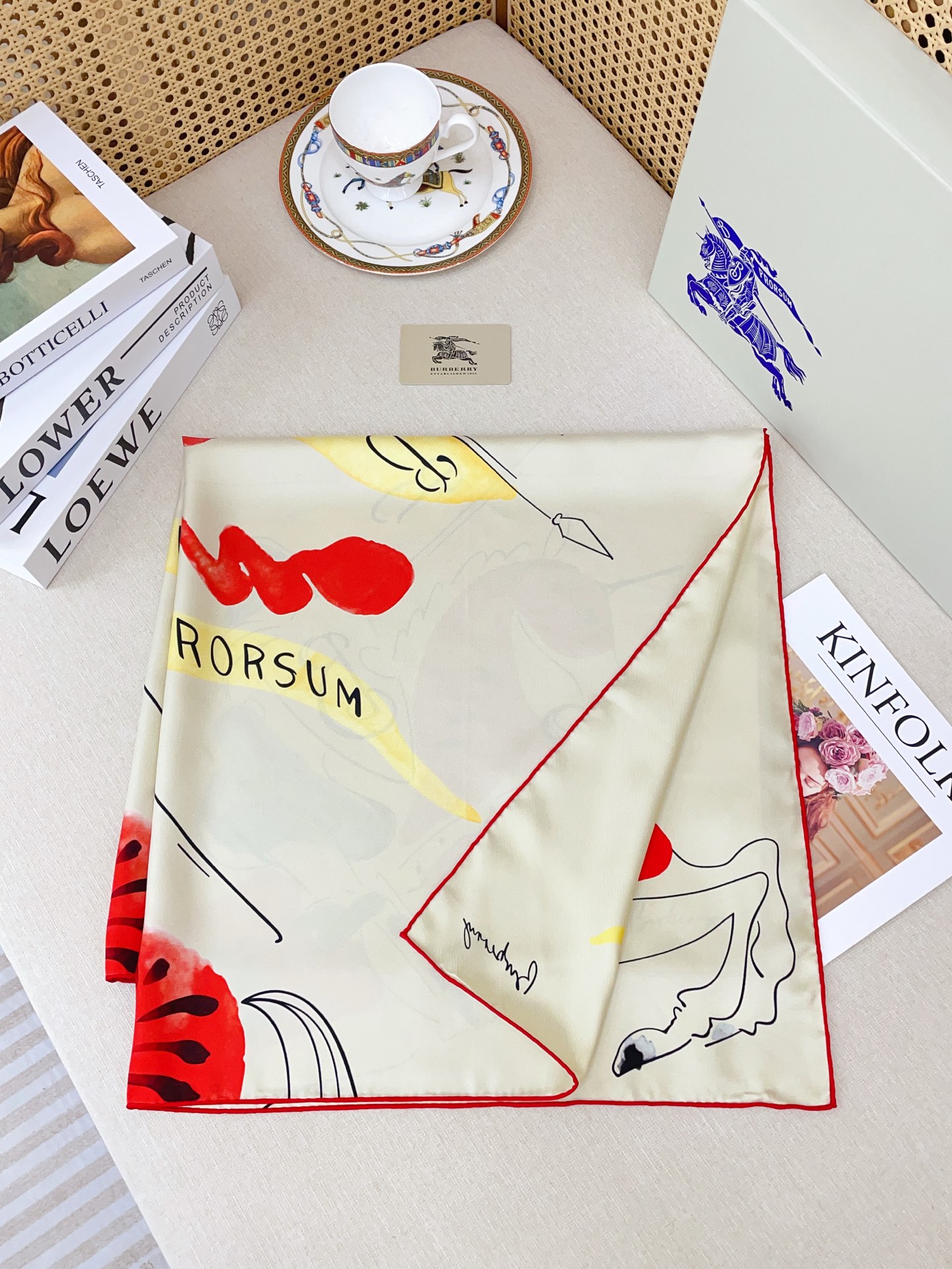 ✨✨【18姆米 双面同色】B家丝巾🧣高级感爆棚❗️高级时髦风‼️配色非常考究，图案匠心，上身简直美得太惊